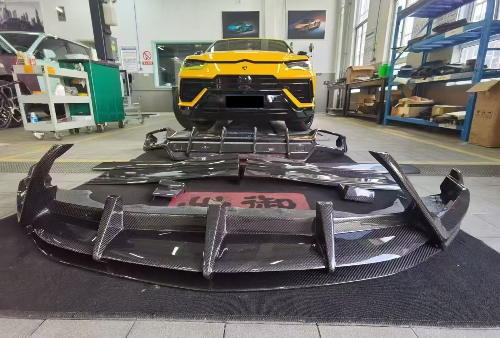Lamborghini Urus S Topcar Style Dry Carbon Parts - styling view