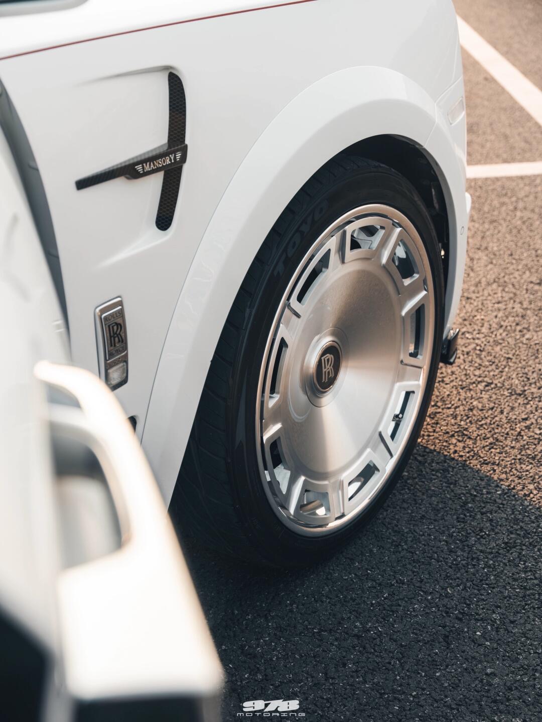 Rolls-Royce Cullinan MSY Generation 1 Style Dry Carbon Body Kit - styling view