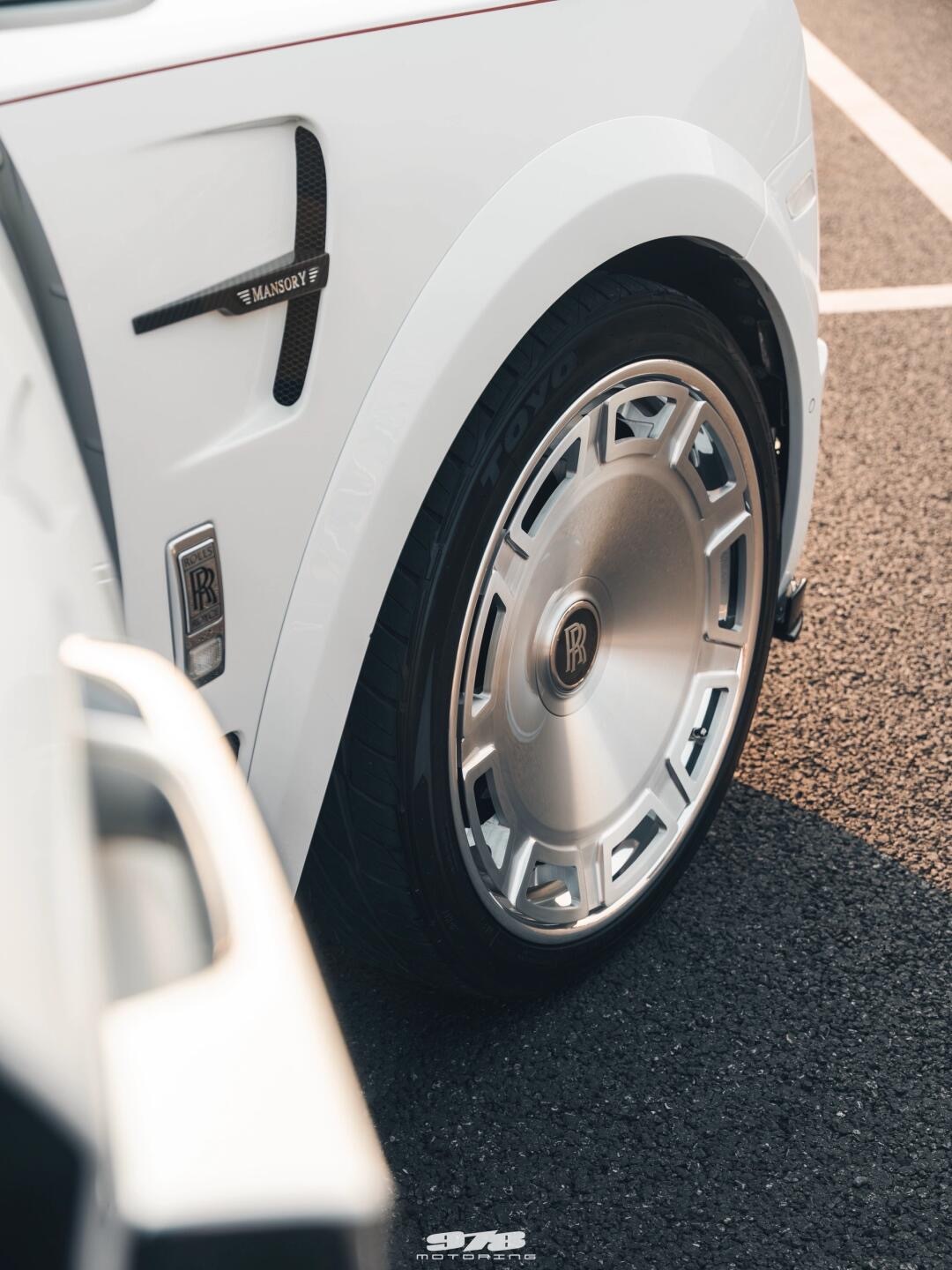 Rolls-Royce Cullinan MSY Generation 1 Style Dry Carbon Body Kit - styling view
