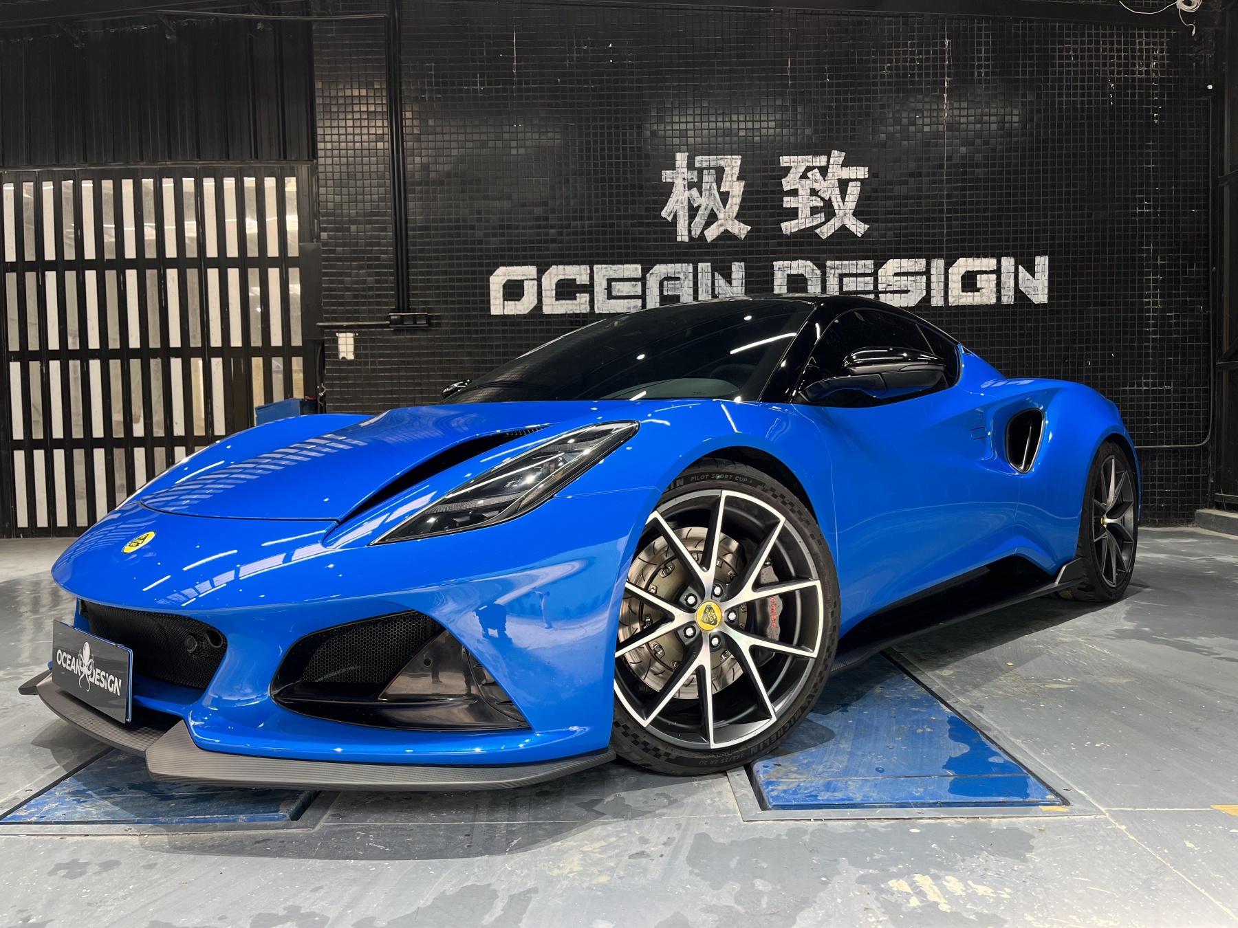Lotus Emira Ocean Design Style Dry Carbon Parts - styling view