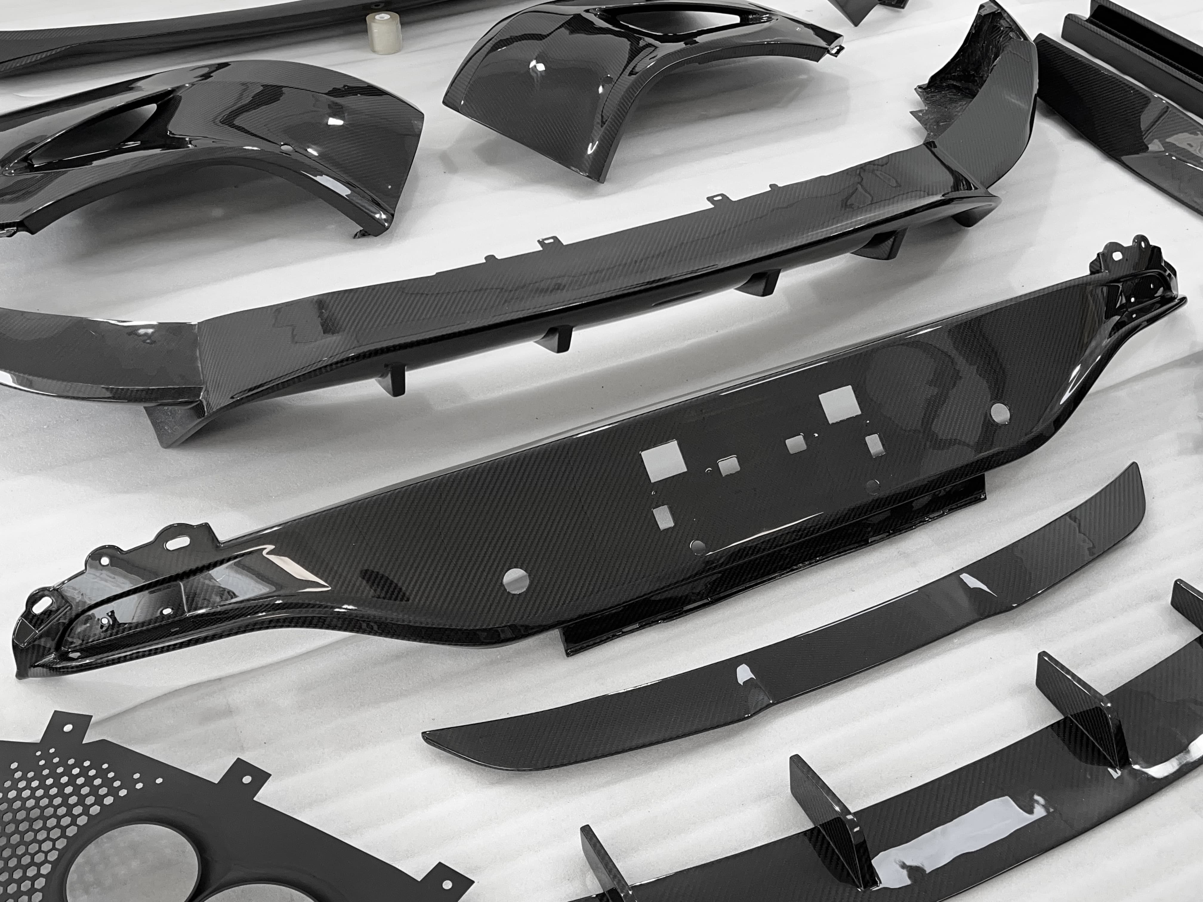 Aston Martin DBX 707 Style Conversion Parts - styling view