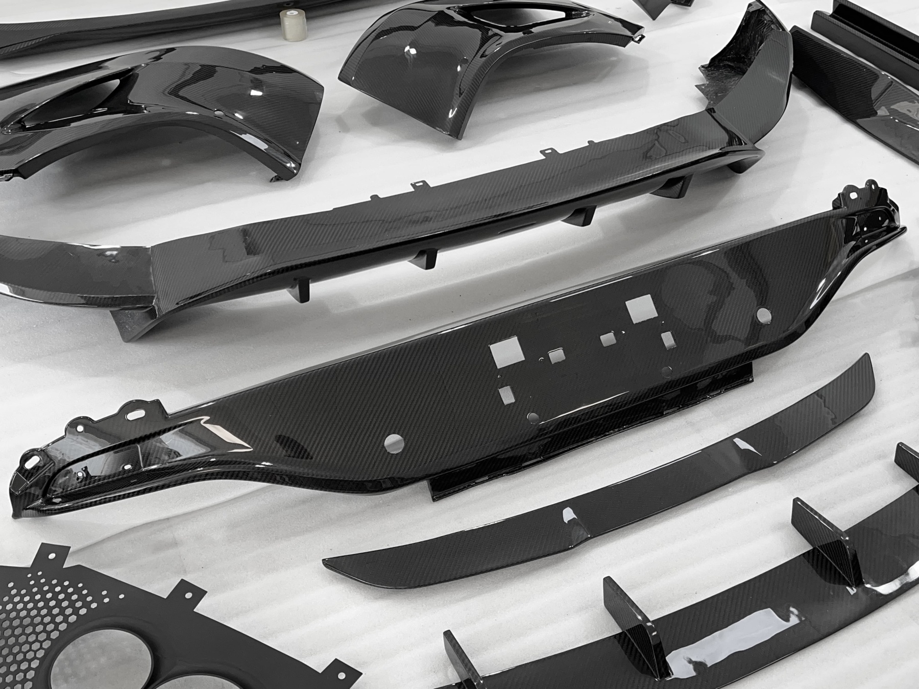 Aston Martin DBX 707 Style Conversion Parts - styling view
