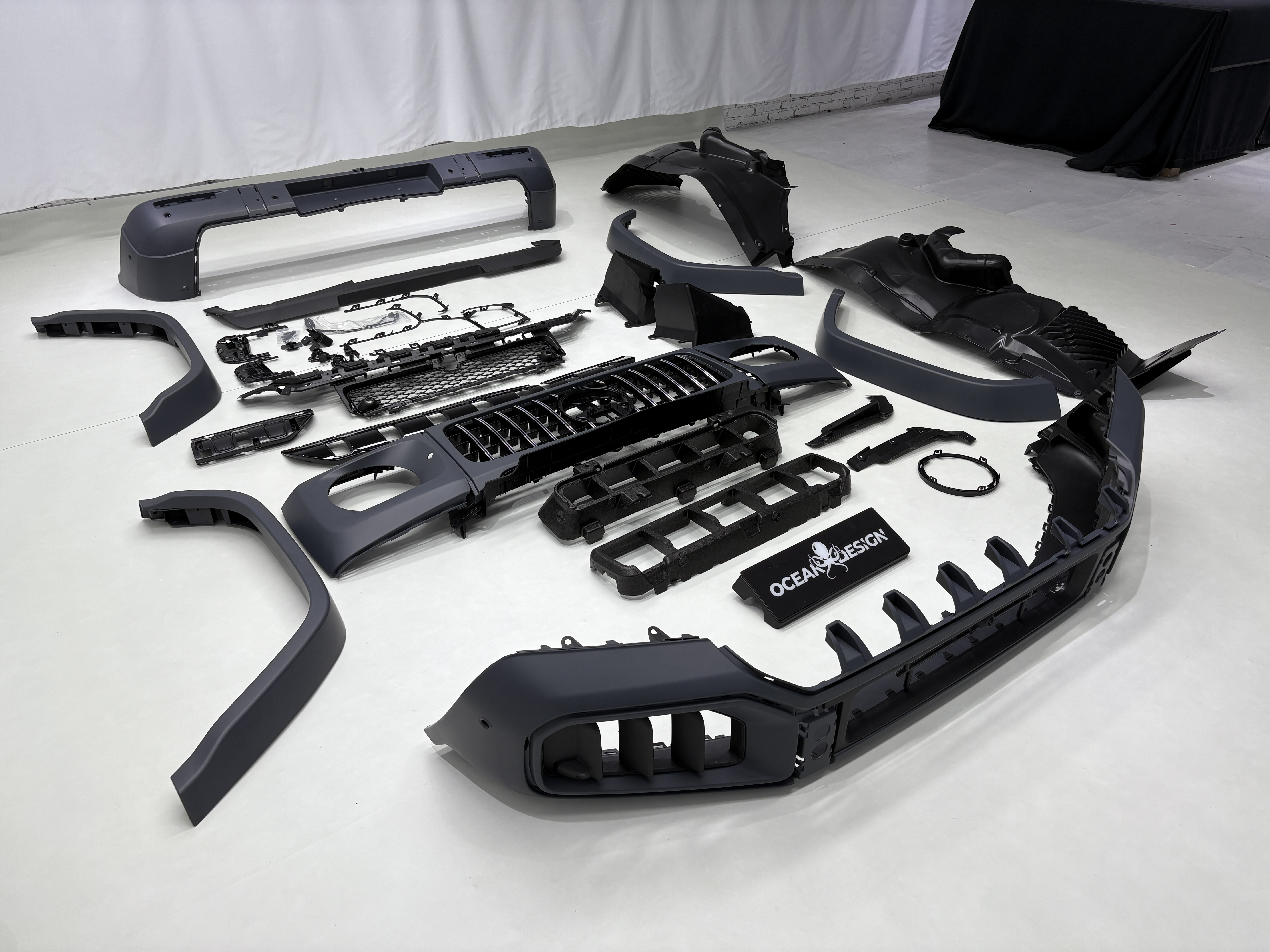 Mercedes-Benz W464/W465 G350/G500/G400 G63 AMG Style PP Conversion Kit - styling view