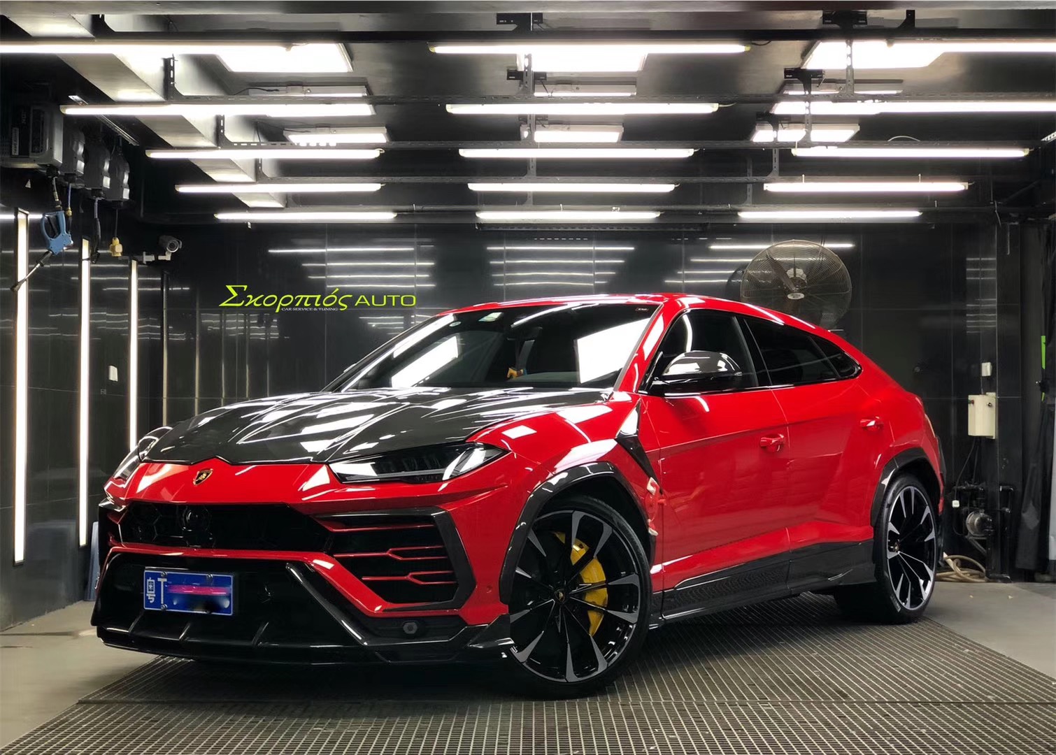 Lamborghini Urus Topcar Style Dry Carbon Parts - styling view