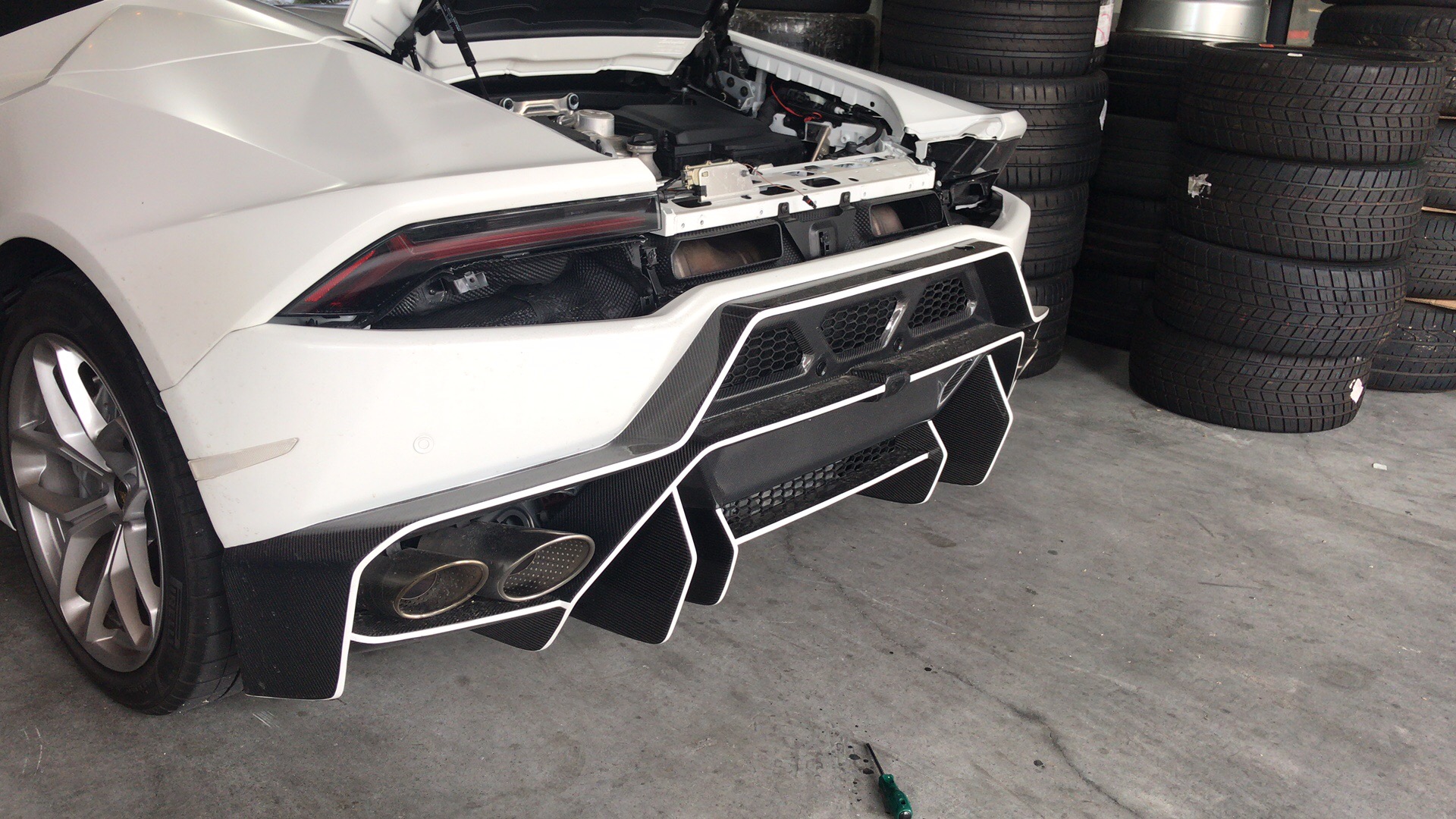 Lamborghini LP580/LP600/LP610 V Style Dry Carbon Parts - styling view