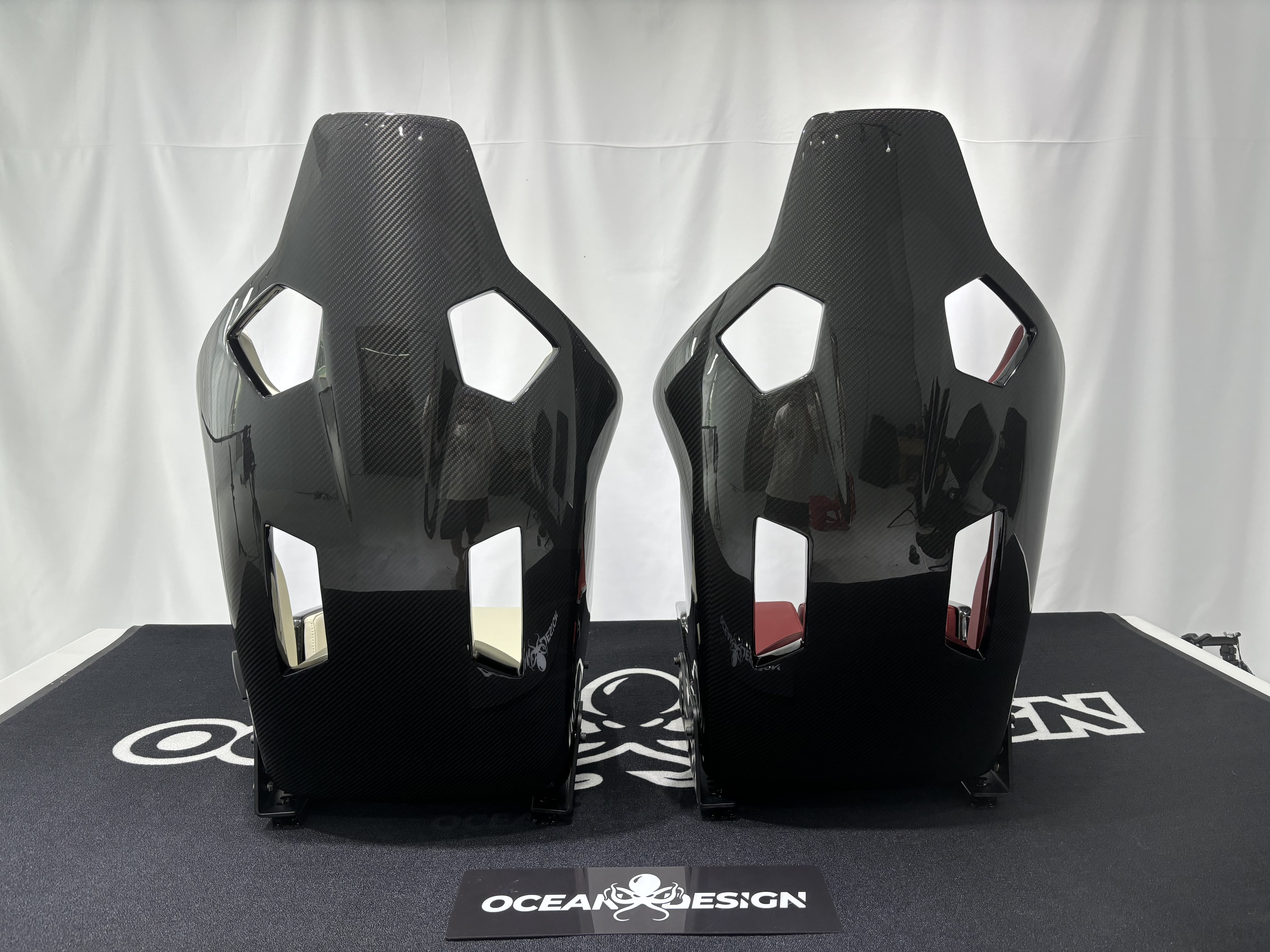Porsche GW Style Dry Carbon Bucket Seat - styling view