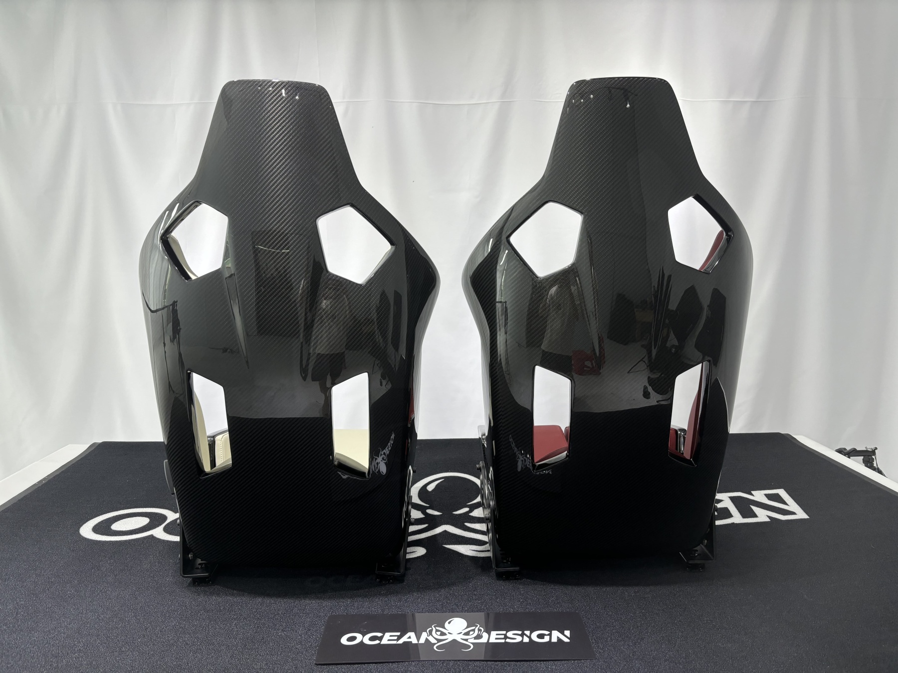 Porsche GW Style Dry Carbon Bucket Seat - styling view