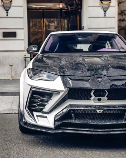 Lamborghini Urus MSY Generation 1 Style Dry Carbon Body Kit - styling view