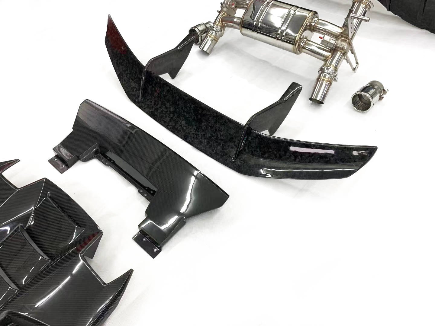 Lamborghini Huracan LP580/LP610/EVO Performance Style Dry Carbon Conversion Kit - styling view