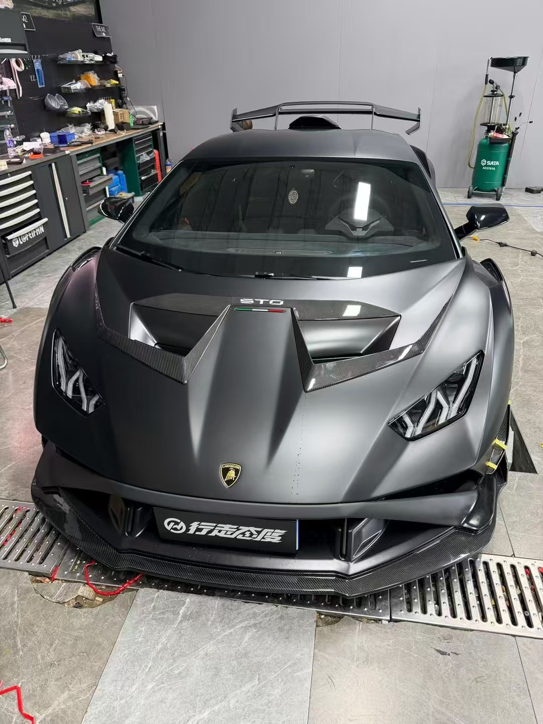 Lamborghini STO V Style Dry Carbon Parts - styling view