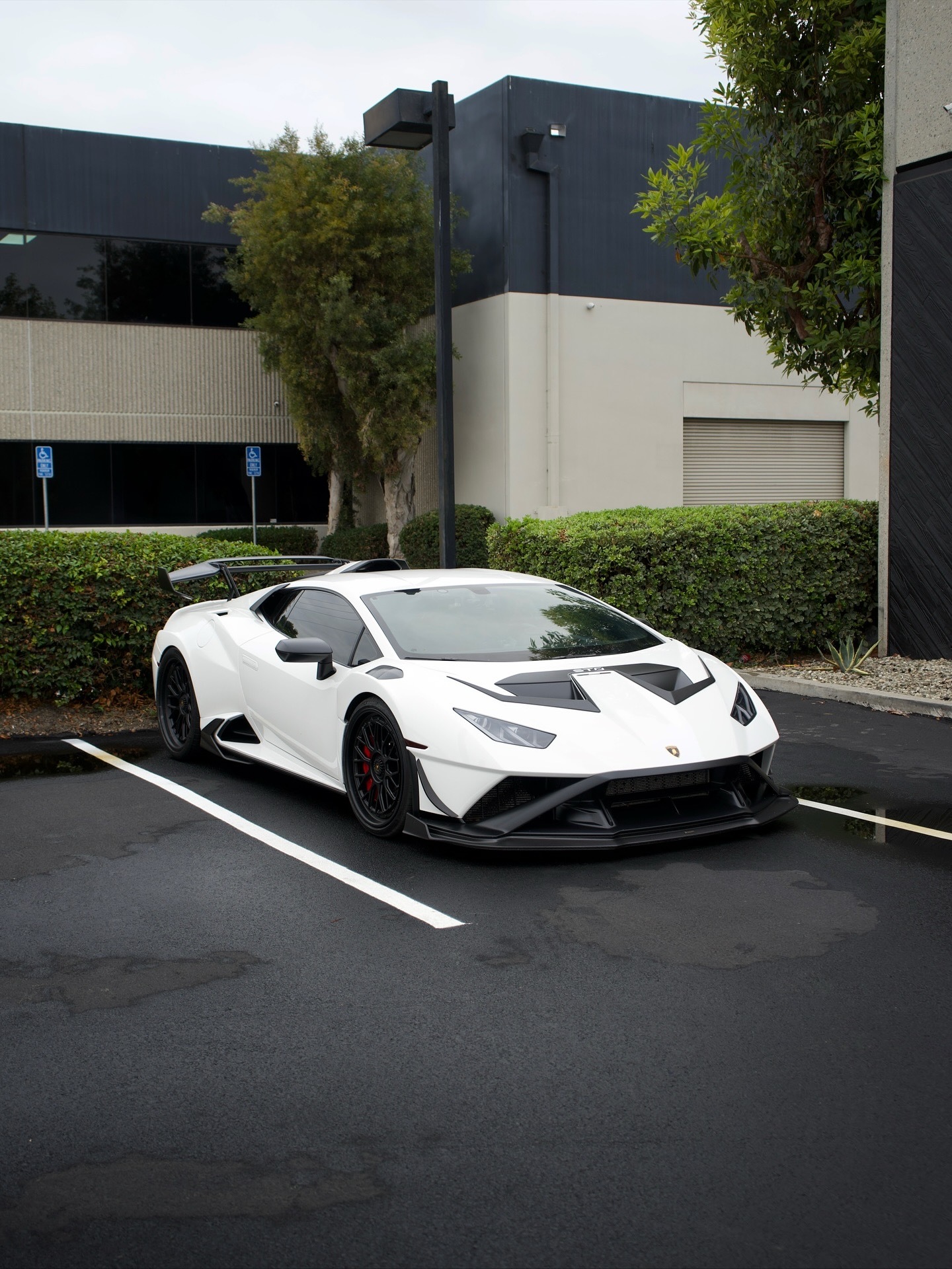 Lamborghini STO V Style Dry Carbon Parts - styling view