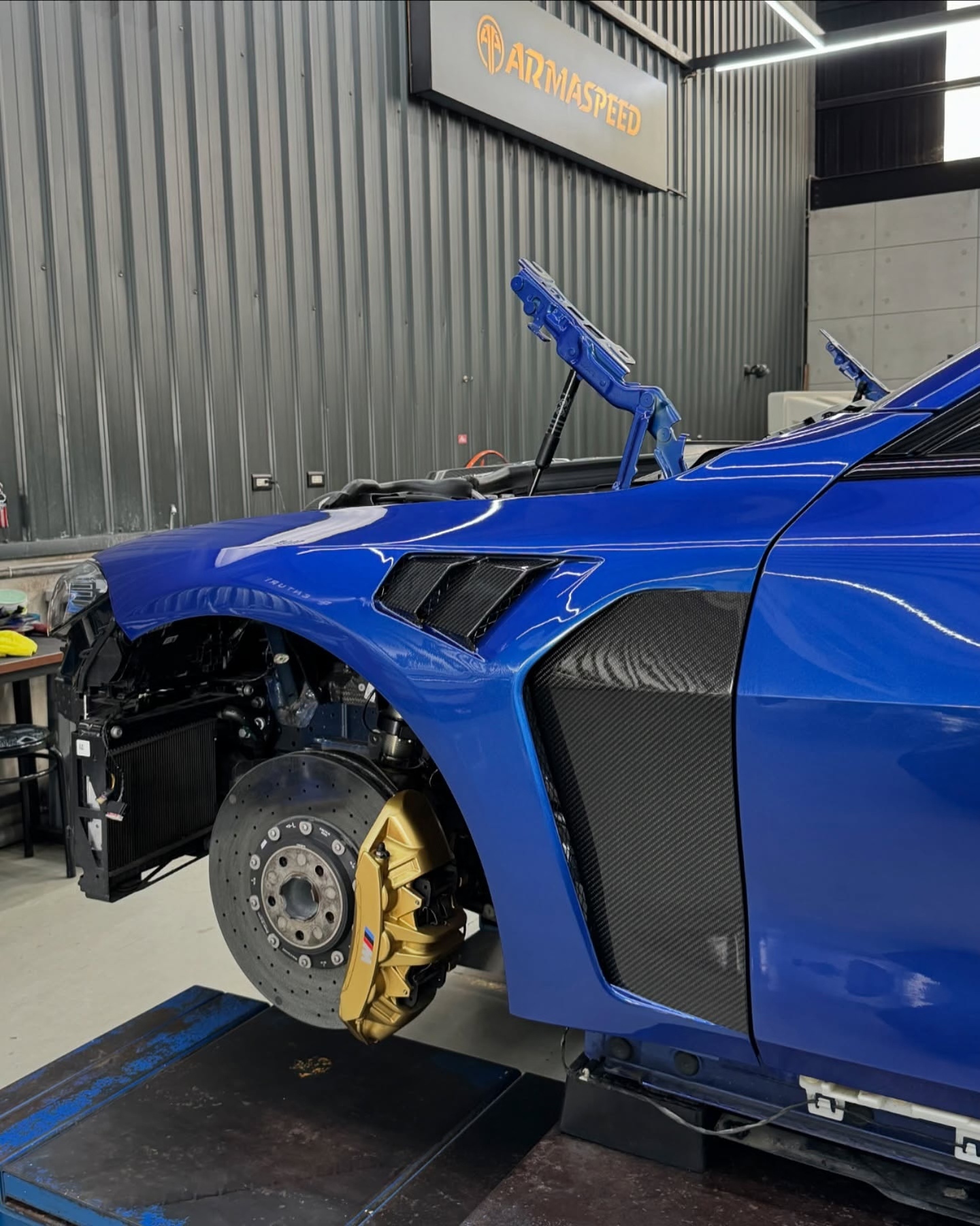 BMW G80 M3/G82 M4 AP Style Dry Carbon Fenders - styling view