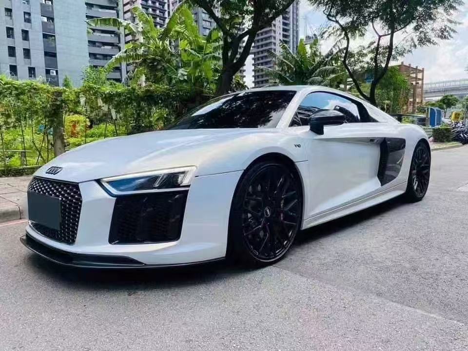 Audi R8 V Style Dry Carbon Parts - styling view