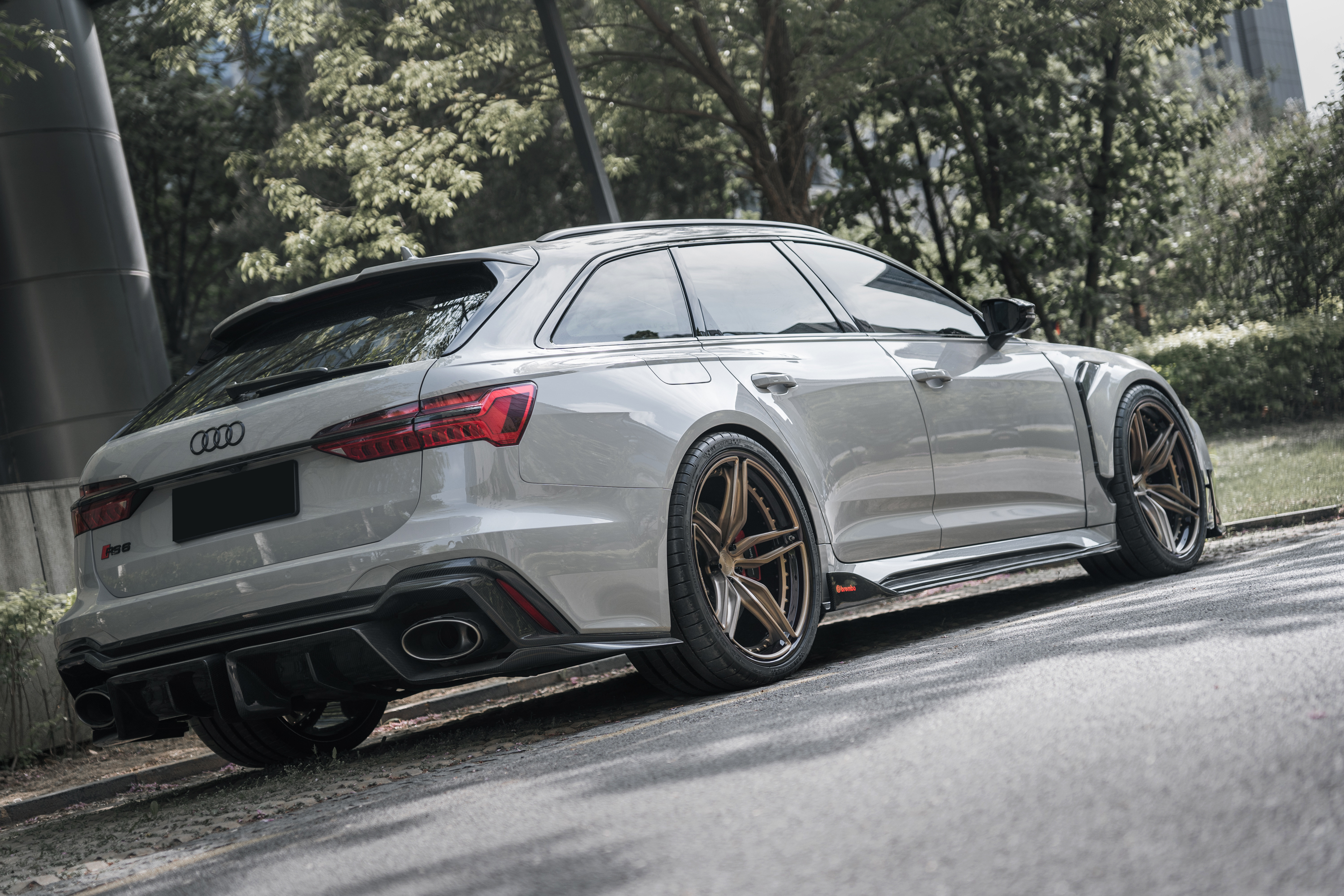 Octopus & Ocean Design Custom Carbon Fiber Wheels - styling view