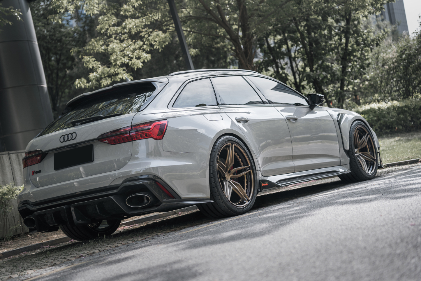 Octopus & Ocean Design Custom Carbon Fiber Wheels - styling view