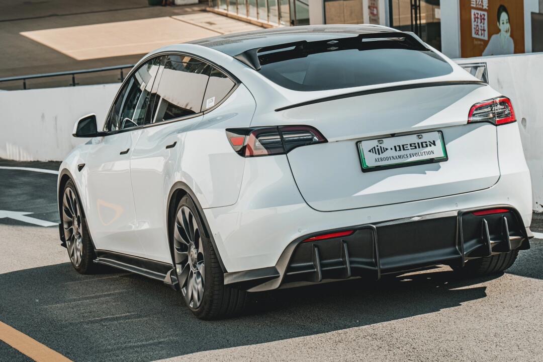 Tesla Model Y Ocean Design Gen 1 Style Dry Carbon Parts - styling view