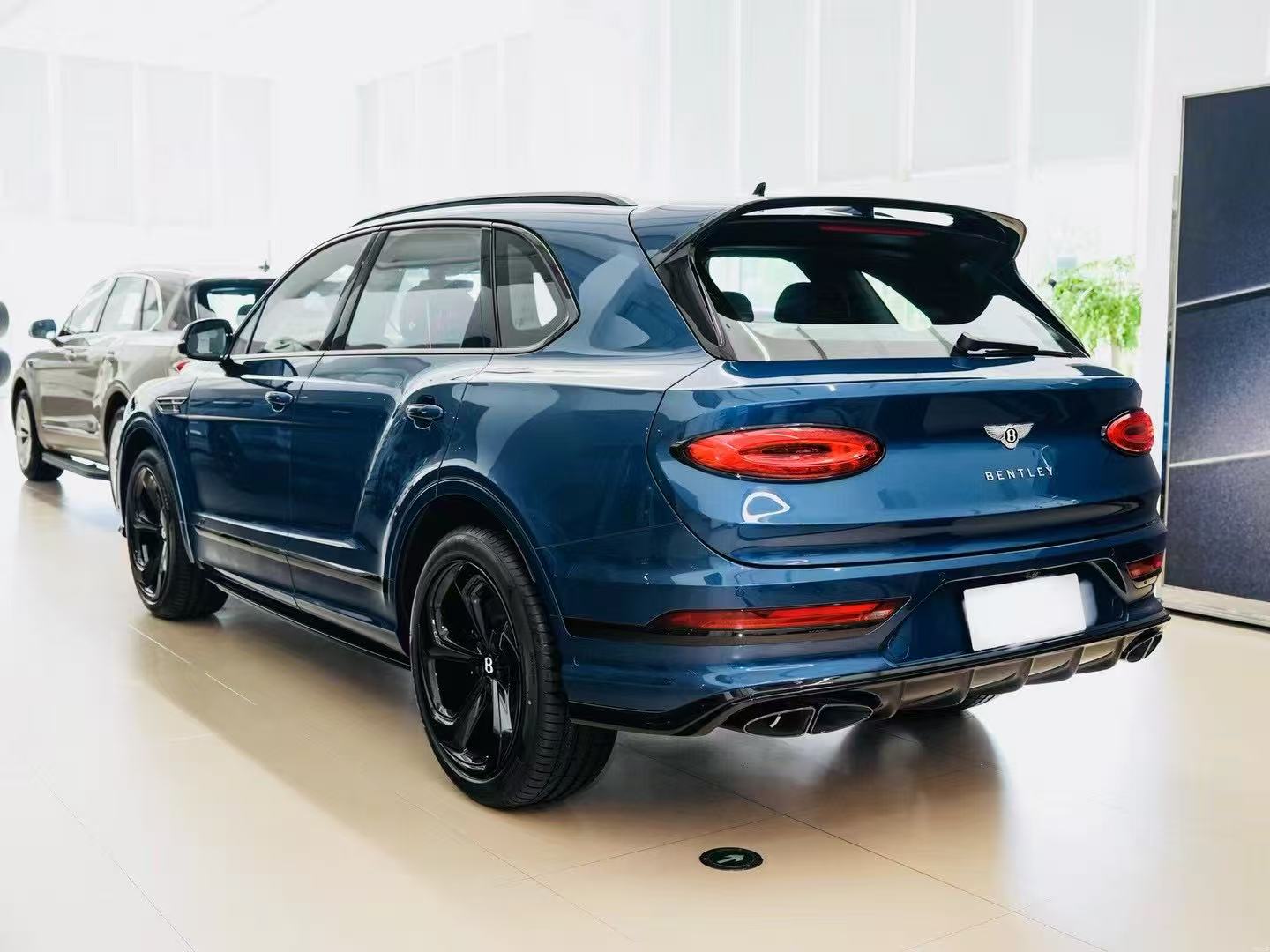 Bentley Bentayga 2021-2025 V8 S Style Dry Carbon Parts - styling view