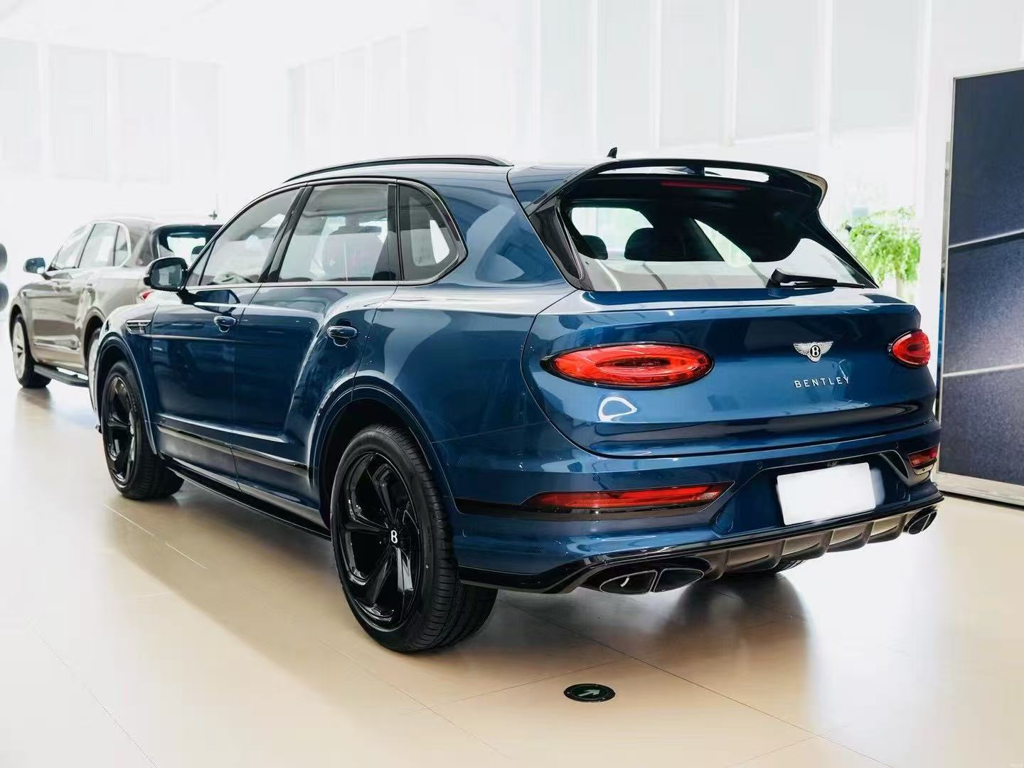 Bentley Bentayga 2021-2025 V8 S Style Dry Carbon Parts - styling view