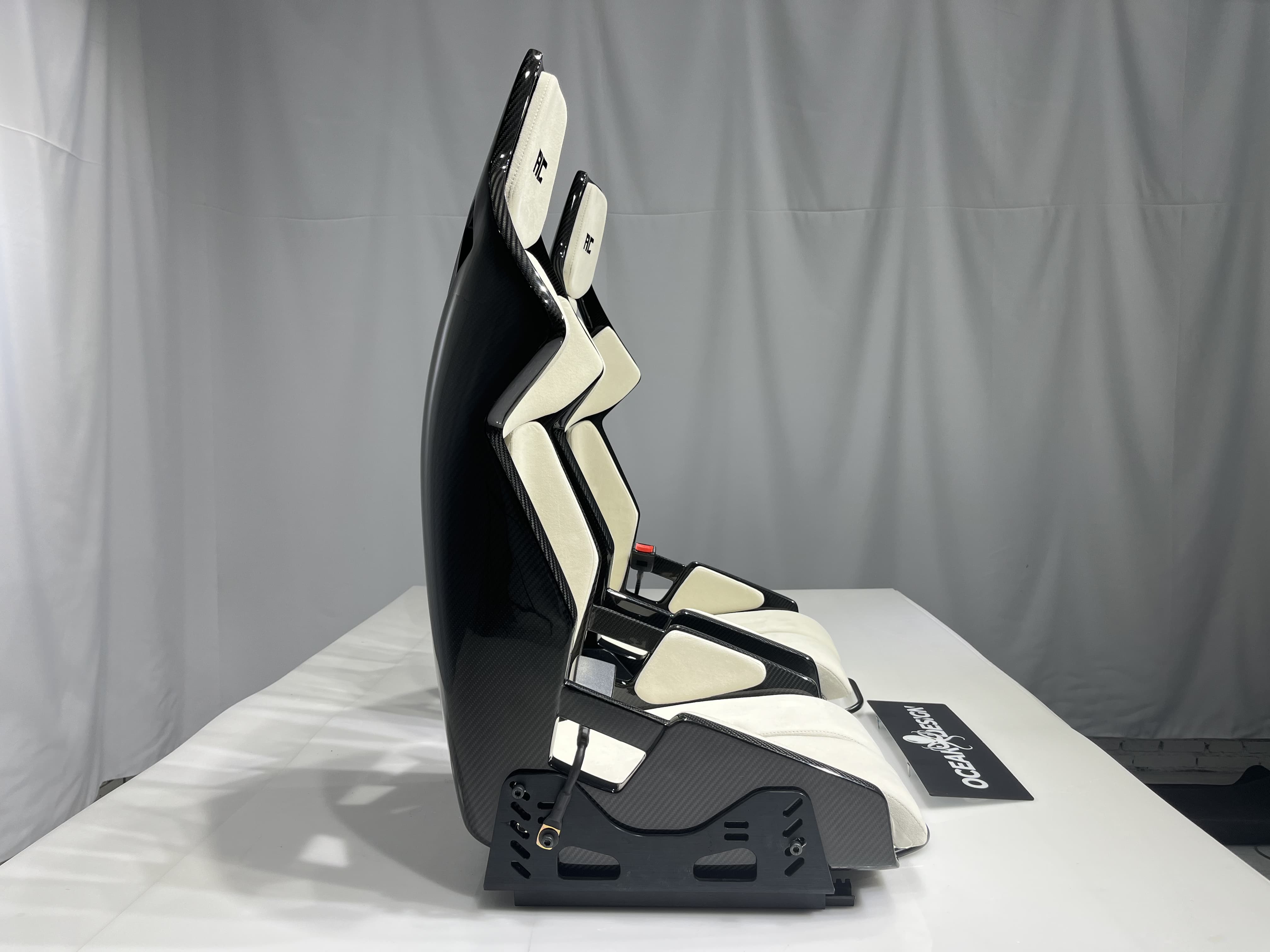 Porsche GW Style Dry Carbon Bucket Seat - styling view