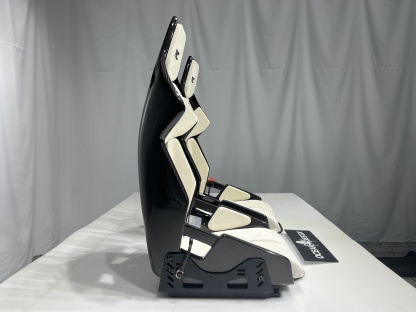 Porsche GW Style Dry Carbon Bucket Seat - styling view