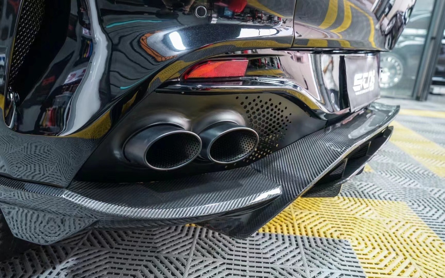 Aston Martin DBX 707 Style Conversion Parts - styling view