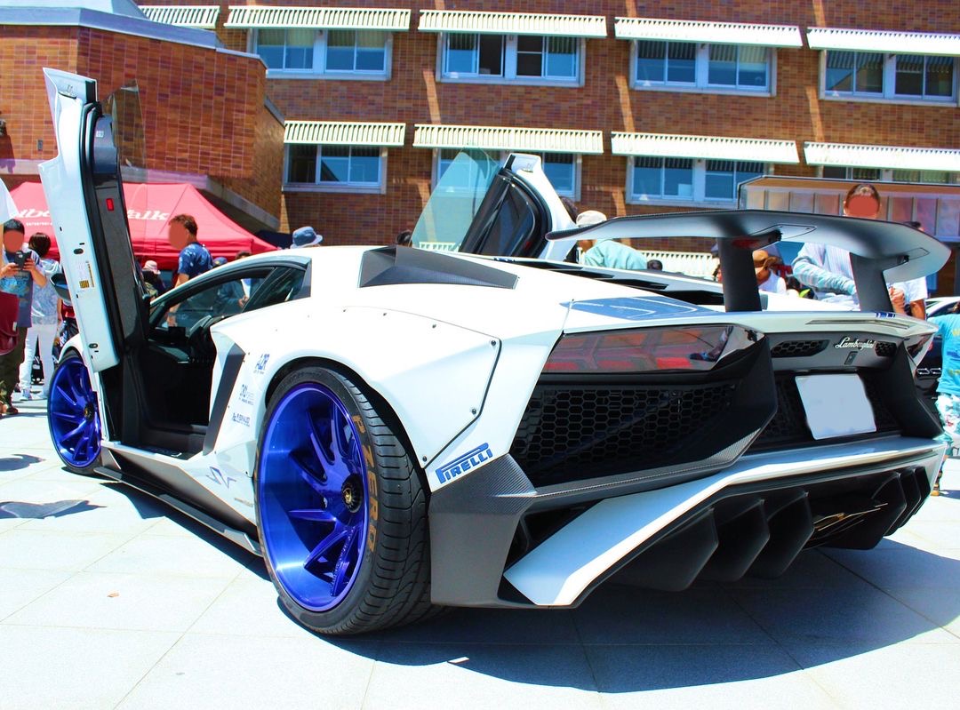 Lamborghini LP700 / LP720 / LP750 LB Style Carbon Fiber Parts - styling view