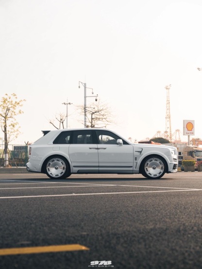 Rolls-Royce Cullinan MSY Generation 1 Style Dry Carbon Body Kit - styling view