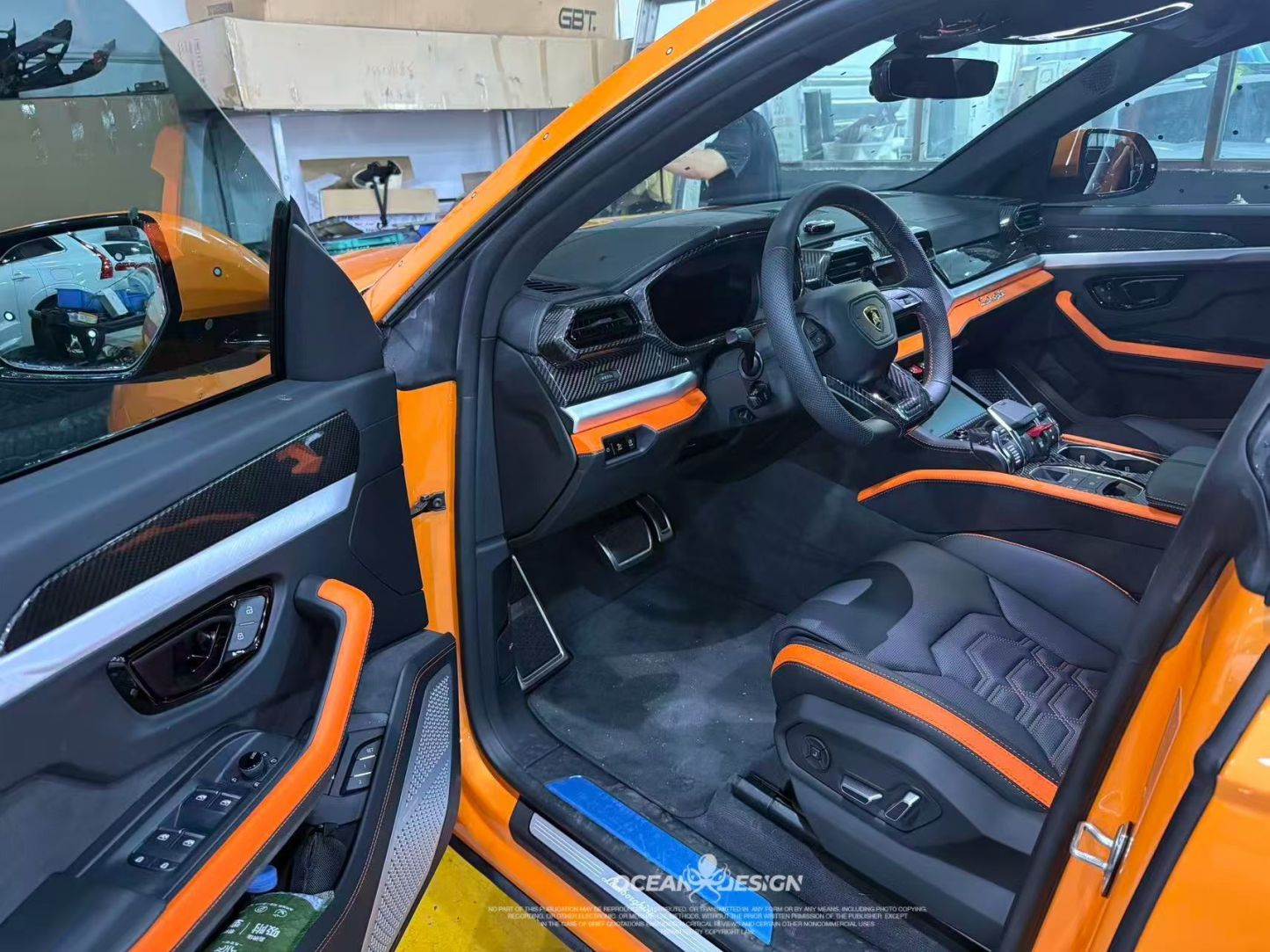 Lamborghini Urus SE Dry Carbon Interior Overlays - styling view