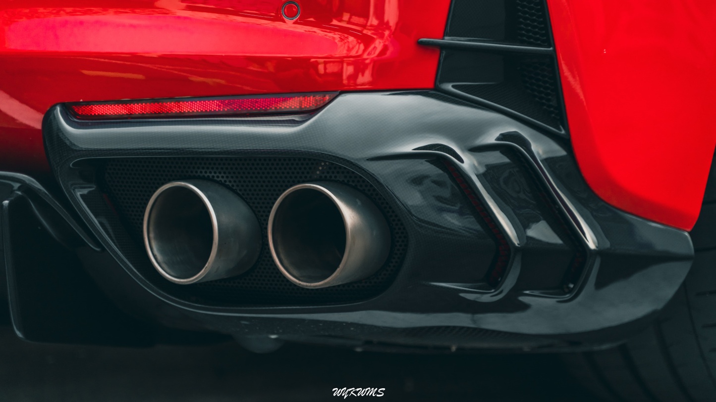 Ferrari 812 MSY Style Dry Carbon Parts - styling view