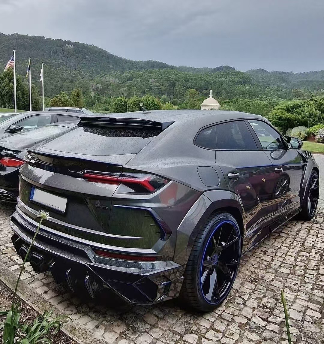 Lamborghini Urus MSY Generation 2 Style Dry Carbon Body Kit - styling view