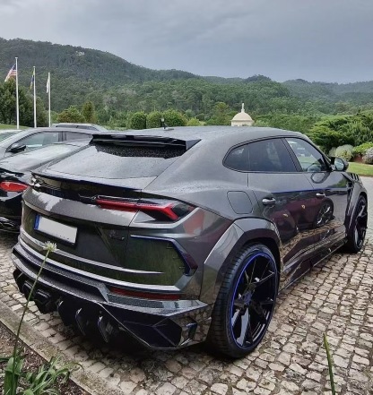 Lamborghini Urus MSY Generation 2 Style Dry Carbon Body Kit - styling view