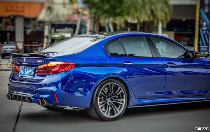 BMW F90 M5 MP Style Carbon Fiber Parts - styling view
