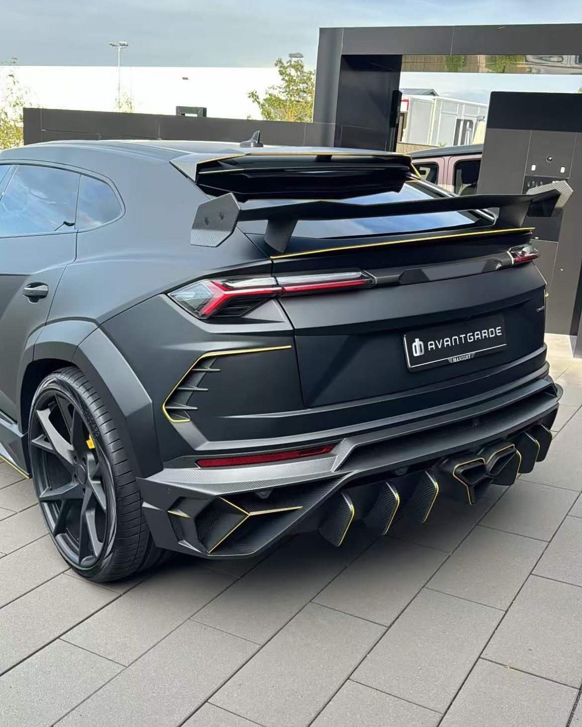 Lamborghini Urus MSY Generation 1 Style Dry Carbon Body Kit - styling view