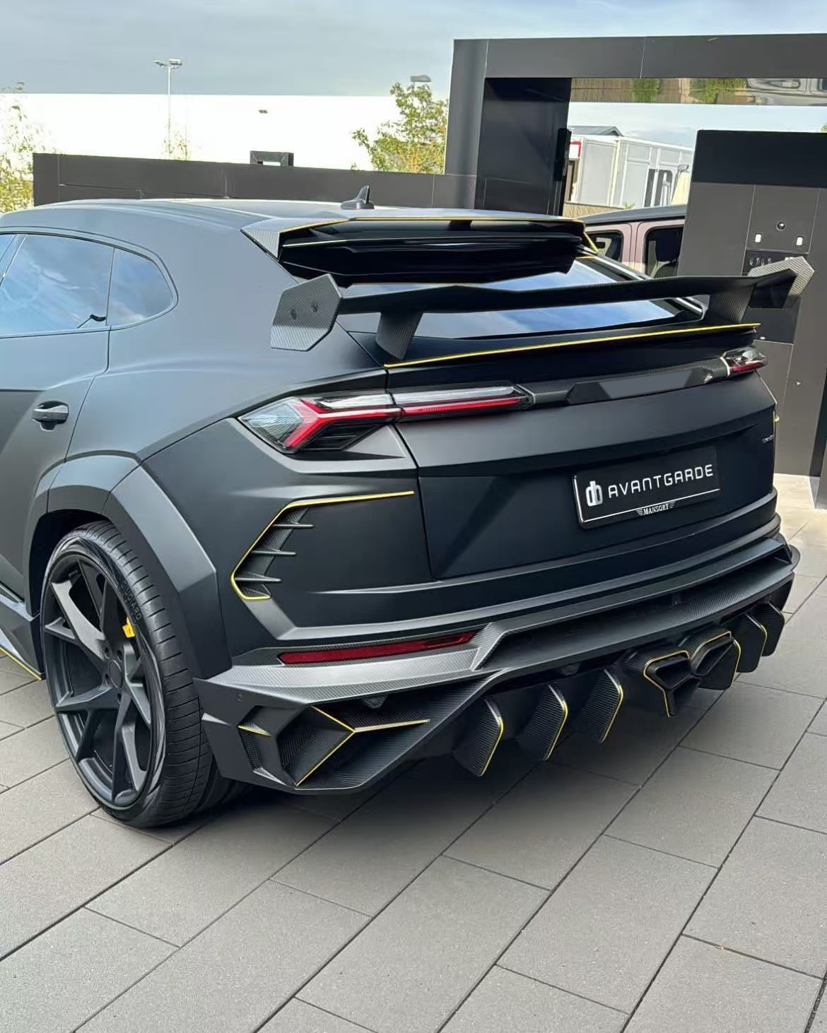 Lamborghini Urus MSY Generation 1 Style Dry Carbon Body Kit - styling view