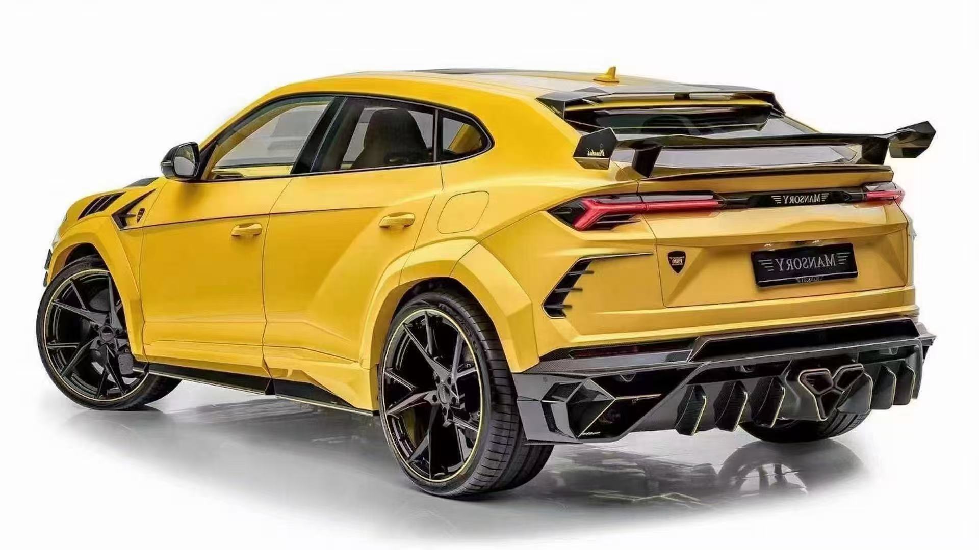 Lamborghini Urus MSY Generation 2 Style Dry Carbon Body Kit - styling view
