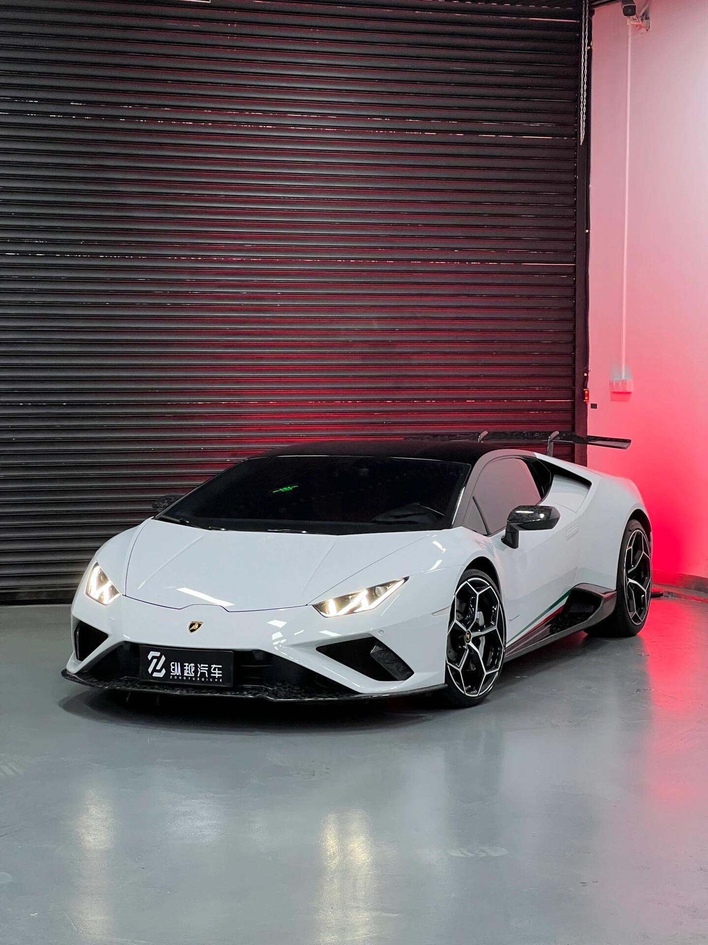 Lamborghini Huracan EVO RWD N Style Dry Carbon Parts - styling view