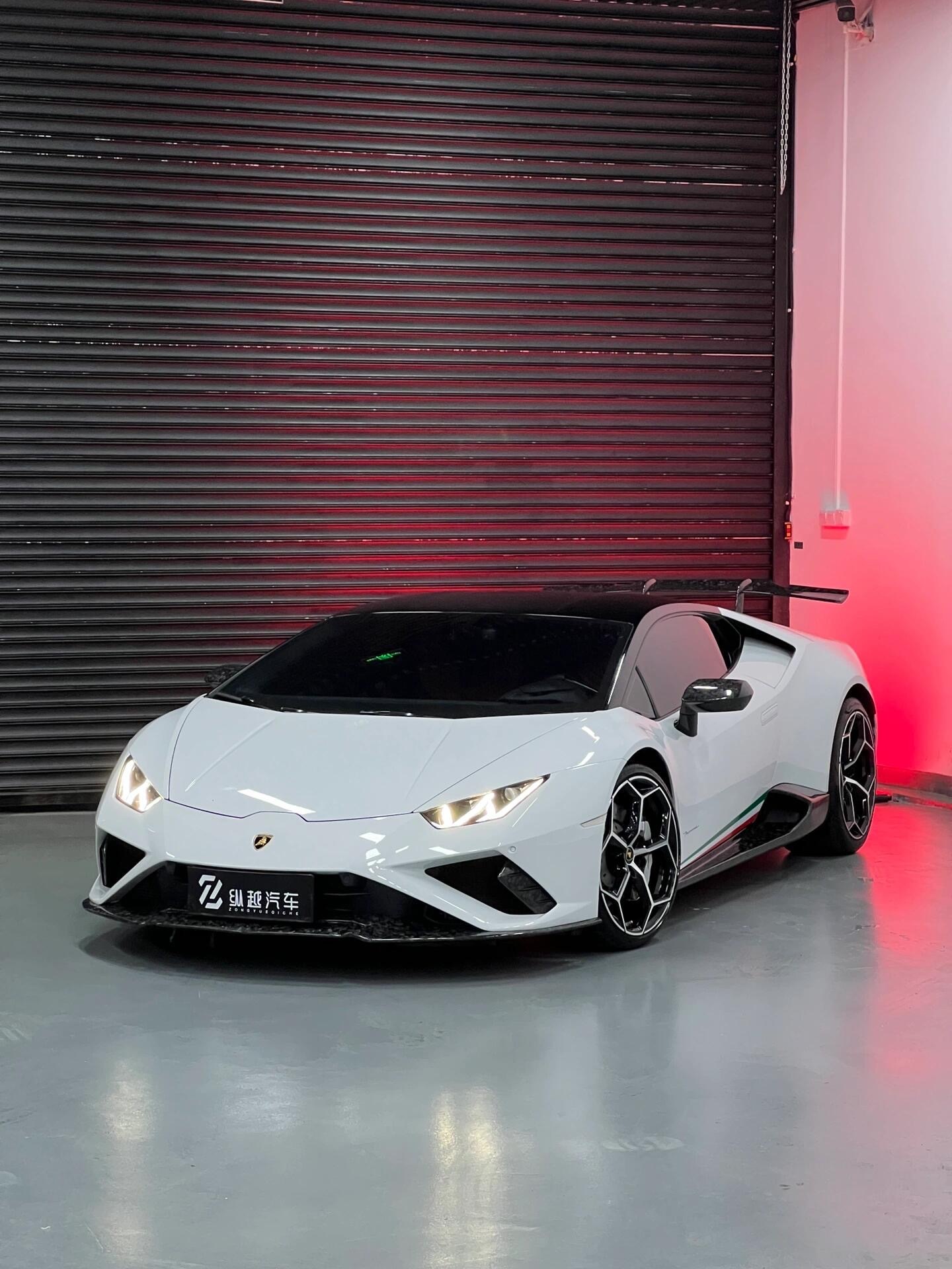 Lamborghini Huracan EVO RWD N Style Dry Carbon Parts - styling view