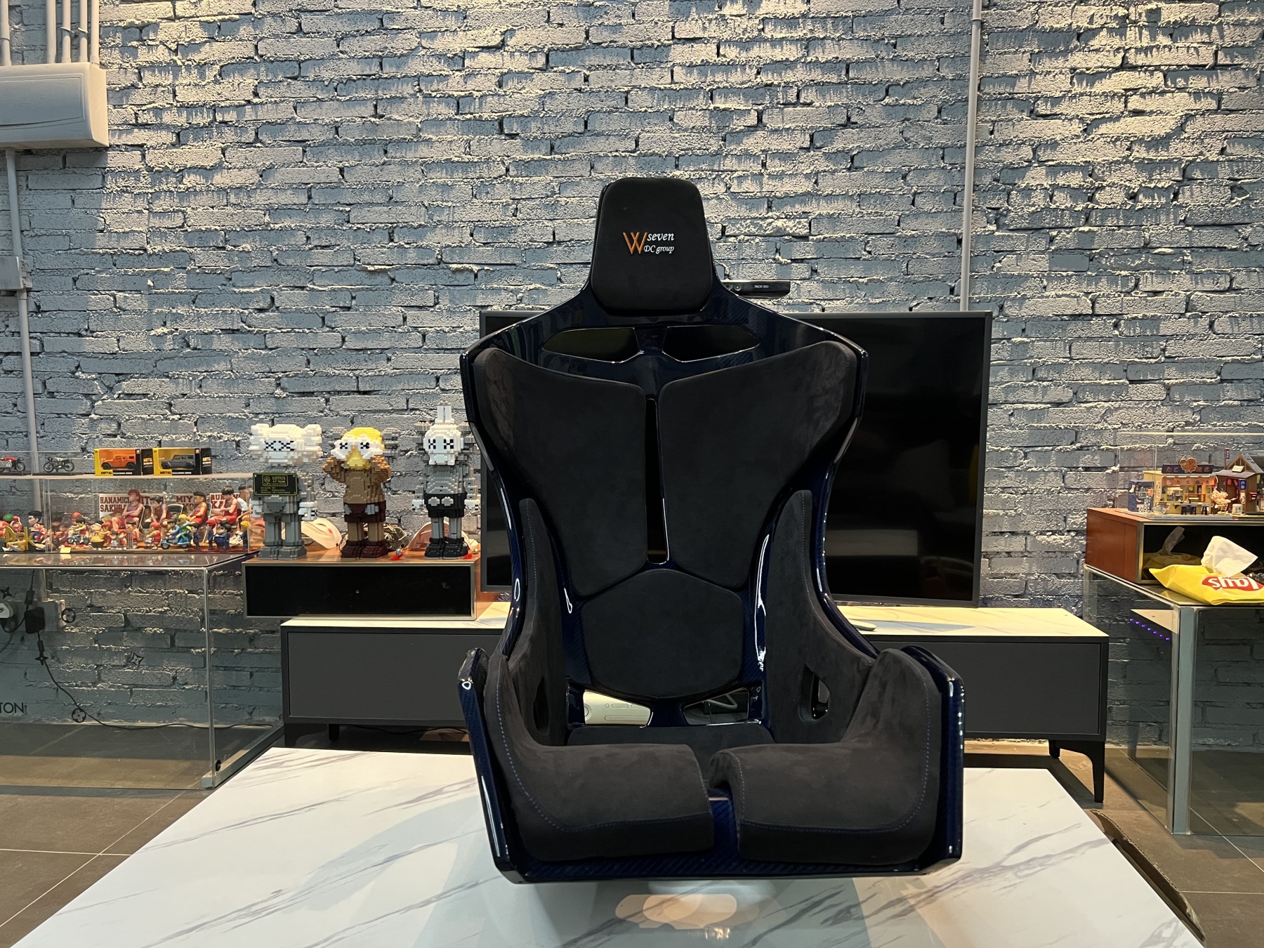 McLaren Senna Style Dry Carbon Bucket Seat - styling view