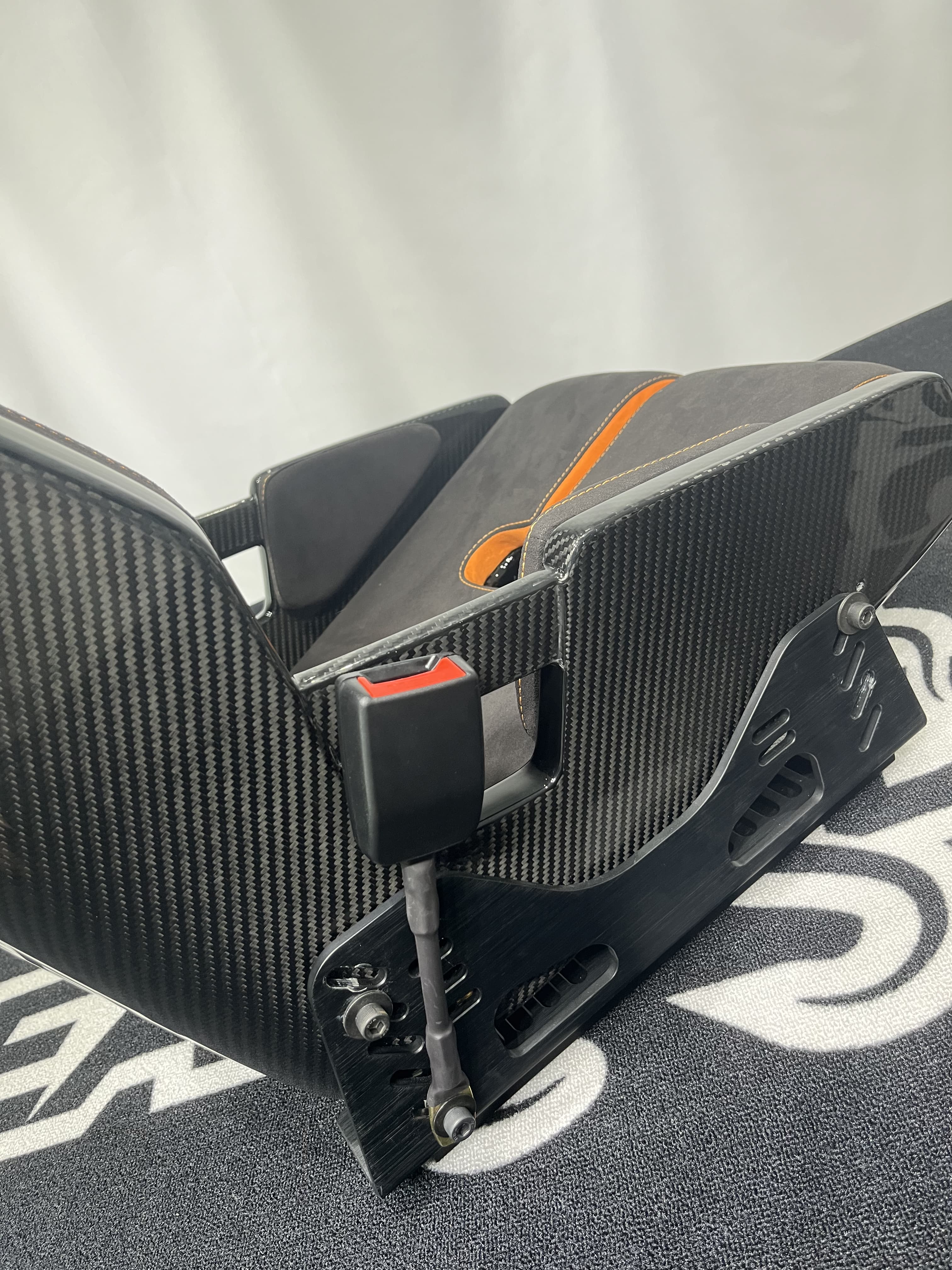 Porsche GW Style Dry Carbon Bucket Seat - styling view