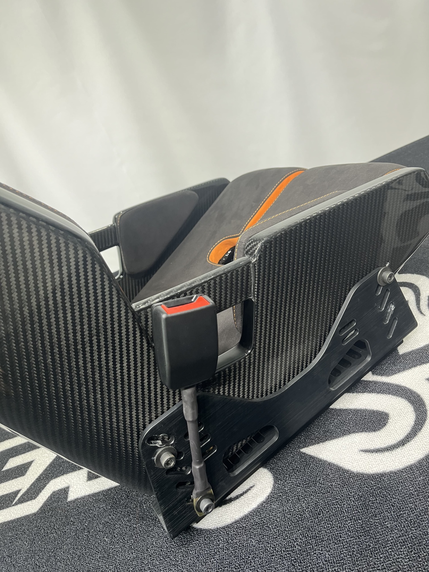 Porsche GW Style Dry Carbon Bucket Seat - styling view