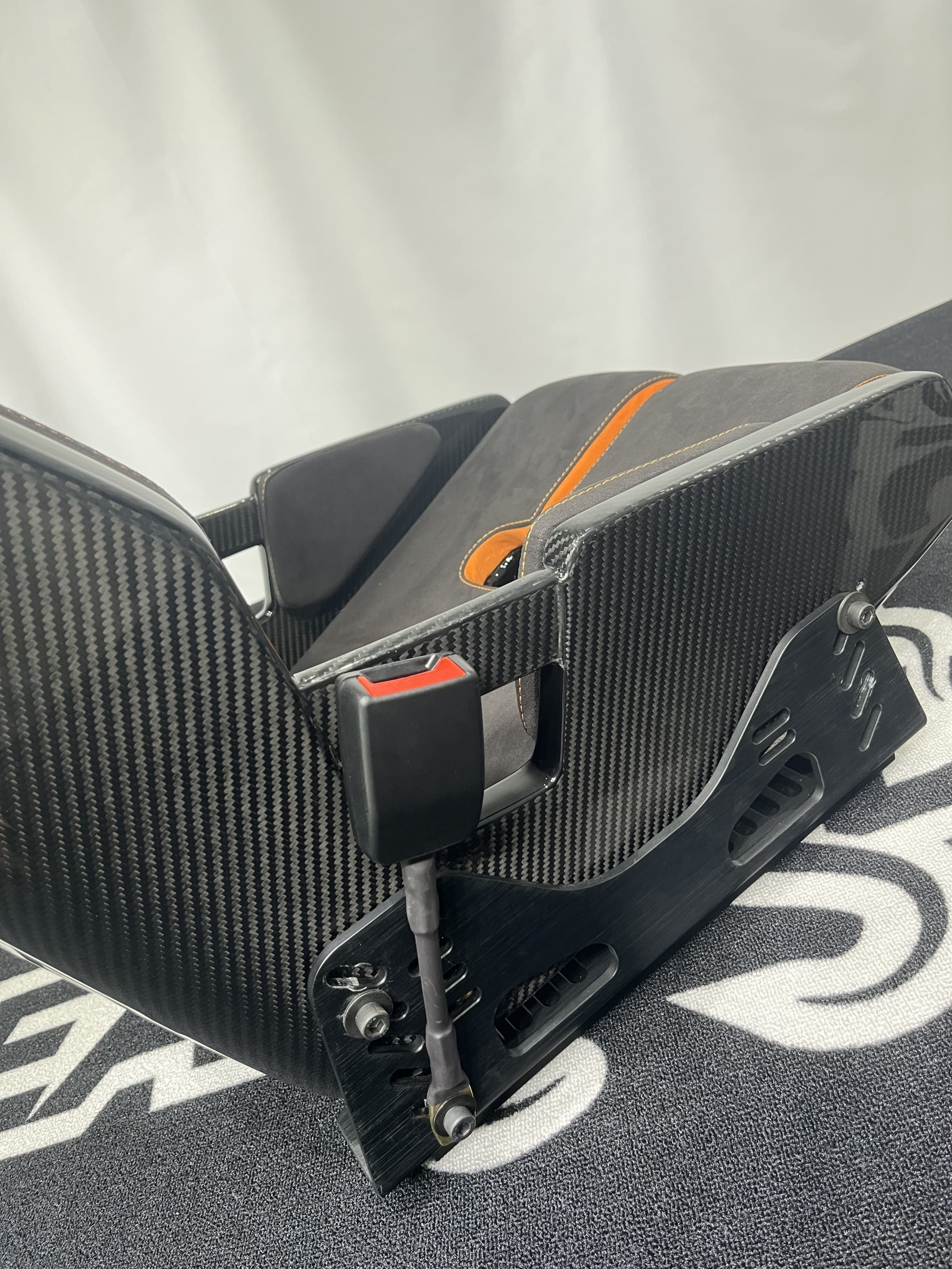 Porsche GW Style Dry Carbon Bucket Seat - styling view