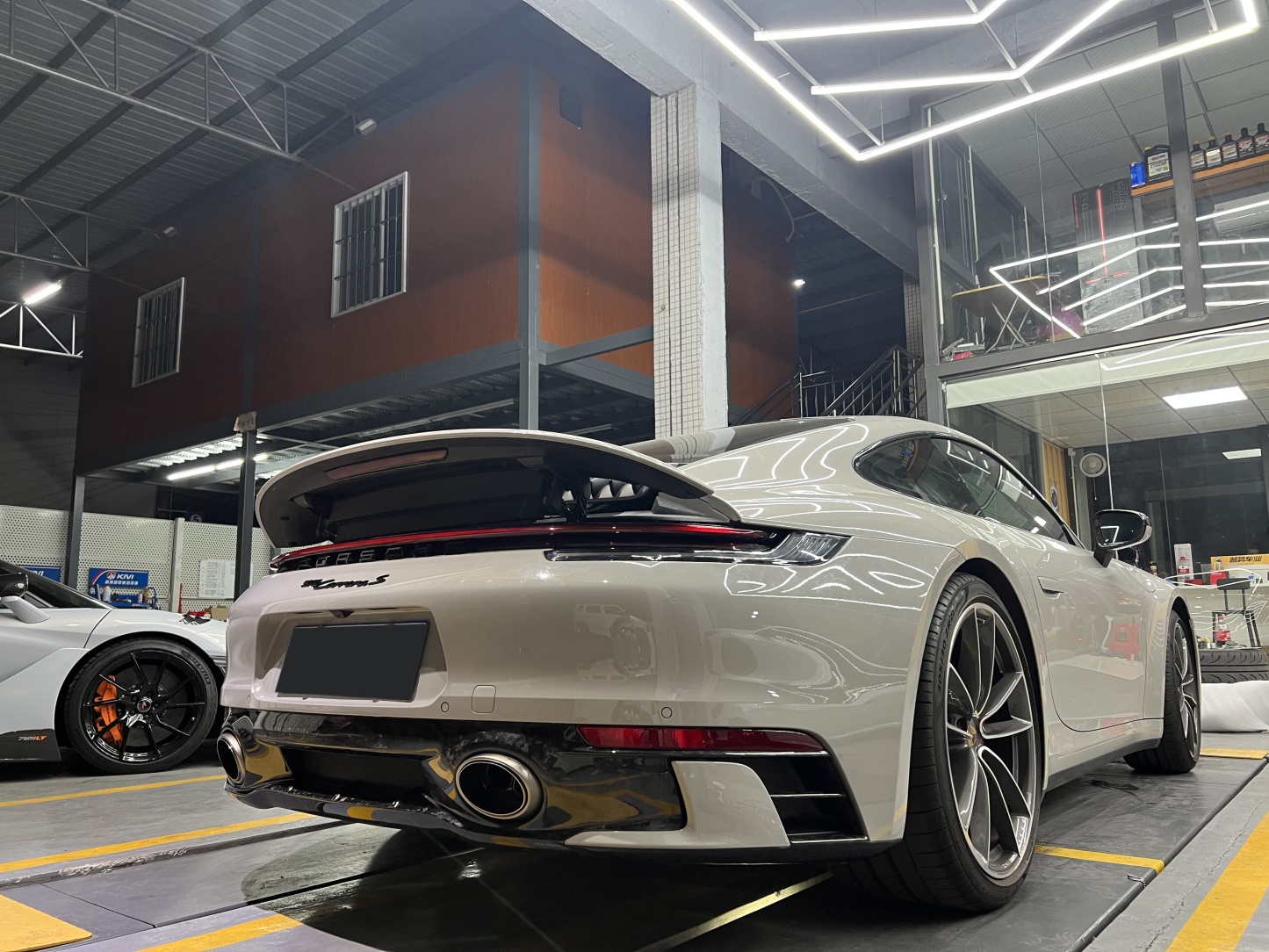 Porsche 911 992 Sport Design Style Rear Parts - styling view