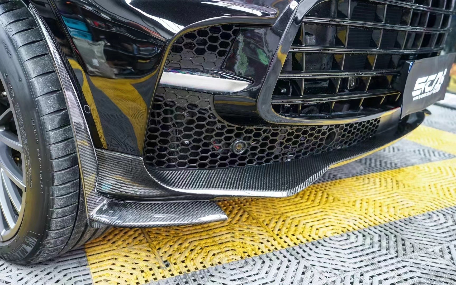 Aston Martin DBX 707 Style Conversion Parts - styling view