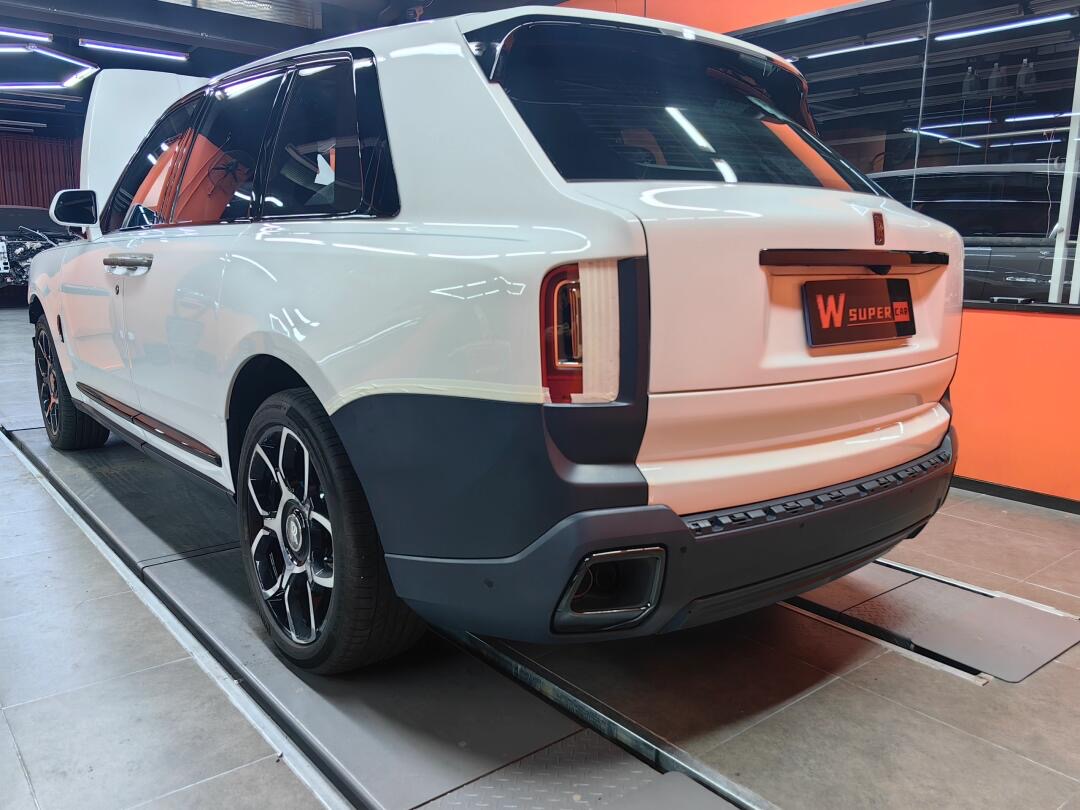 Rolls-Royce Cullinan 2025 Style Conversion Kit - styling view