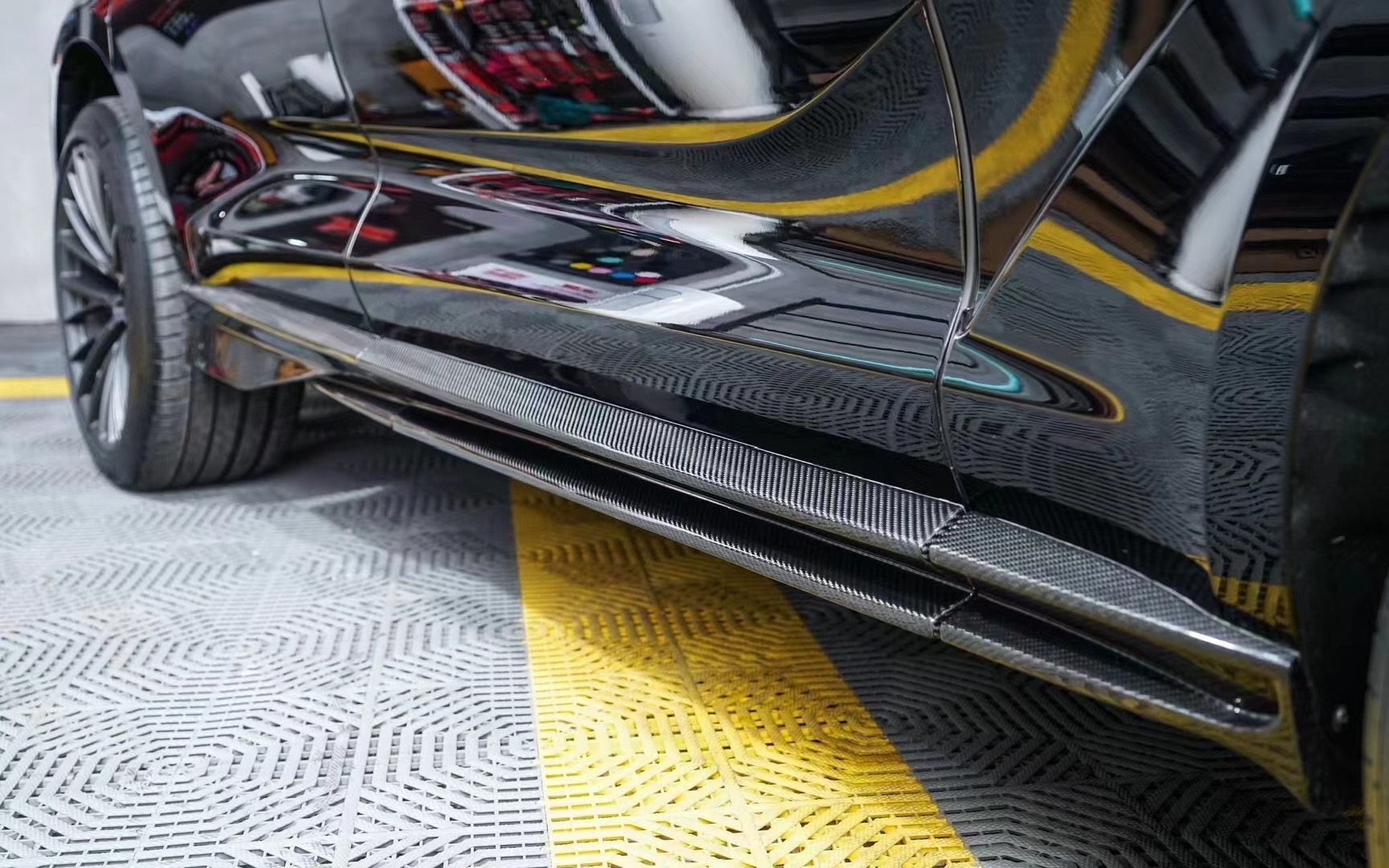 Aston Martin DBX 707 Style Conversion Parts - styling view