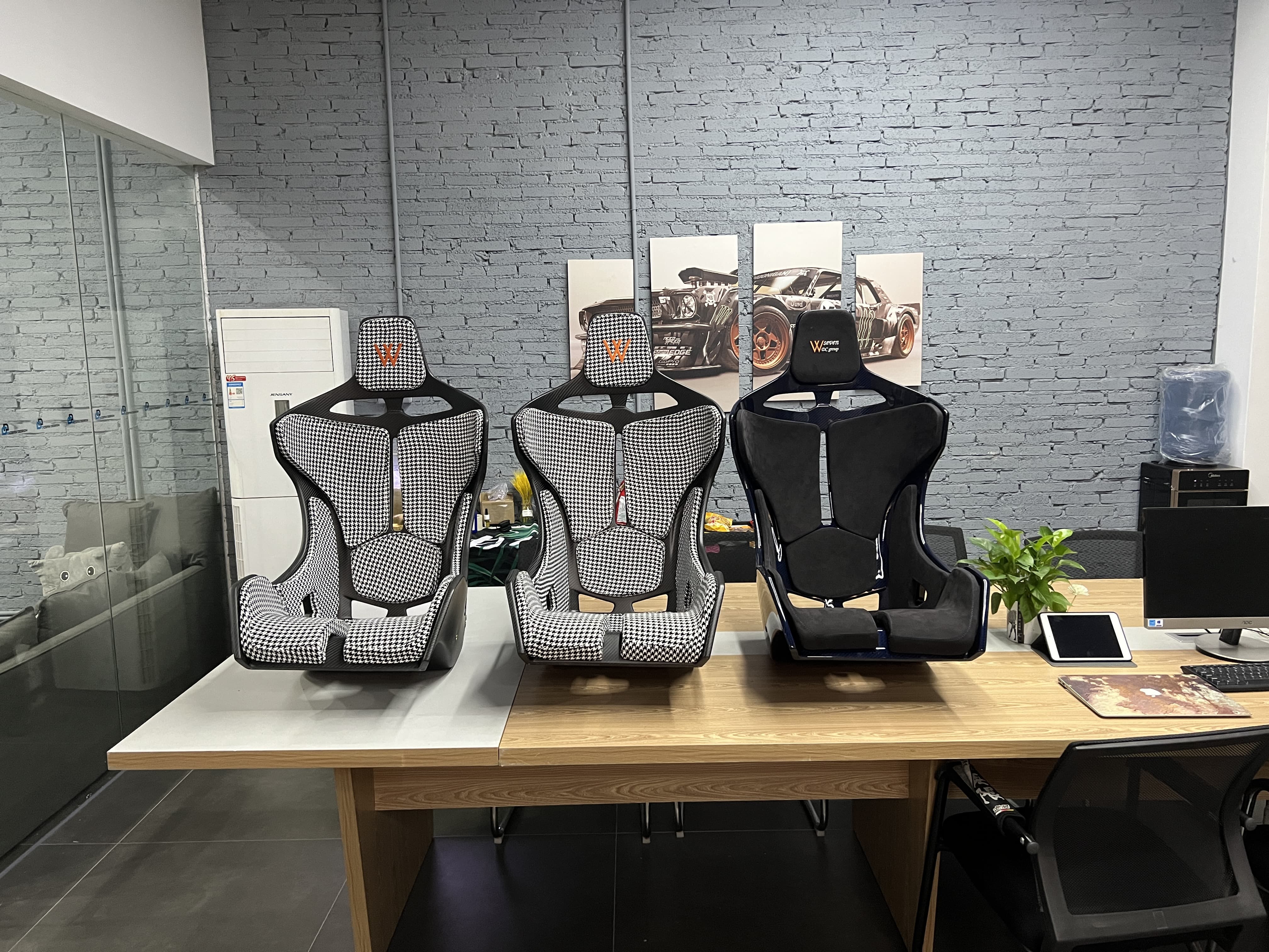 McLaren Senna Style Dry Carbon Bucket Seat - styling view