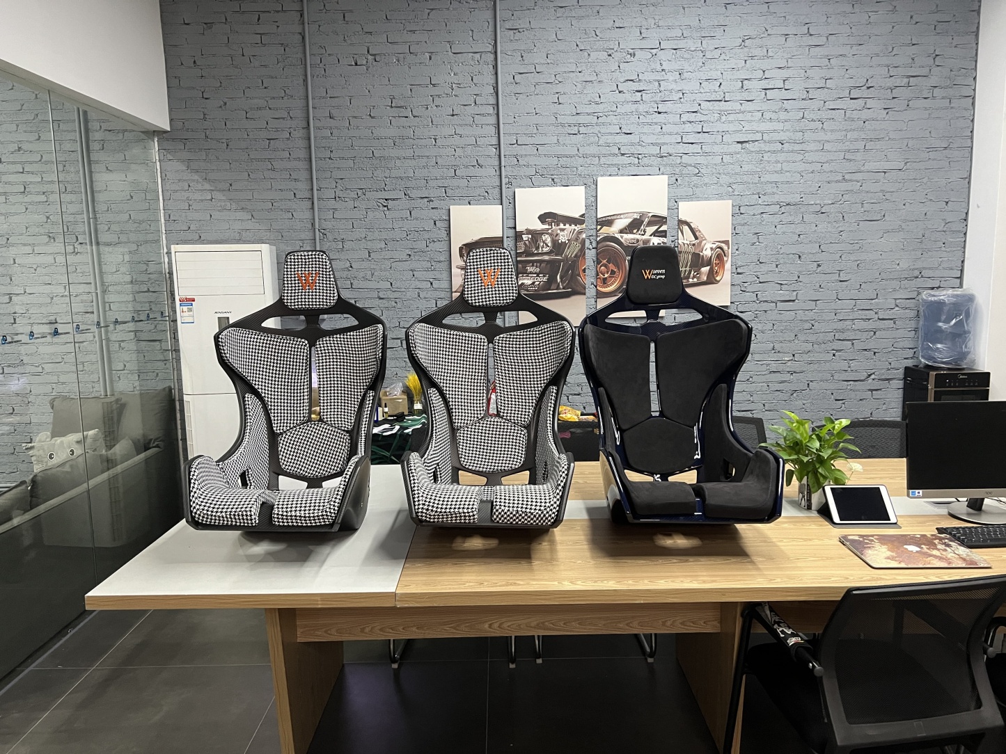 McLaren Senna Style Dry Carbon Bucket Seat - styling view