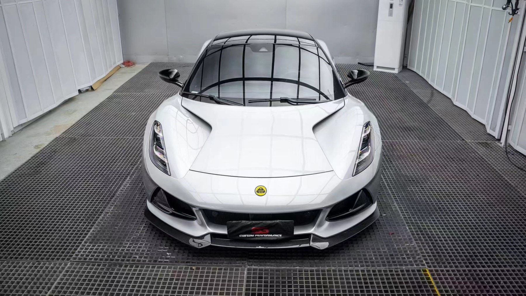 Lotus Emira Ocean Design Style Dry Carbon Parts - styling view
