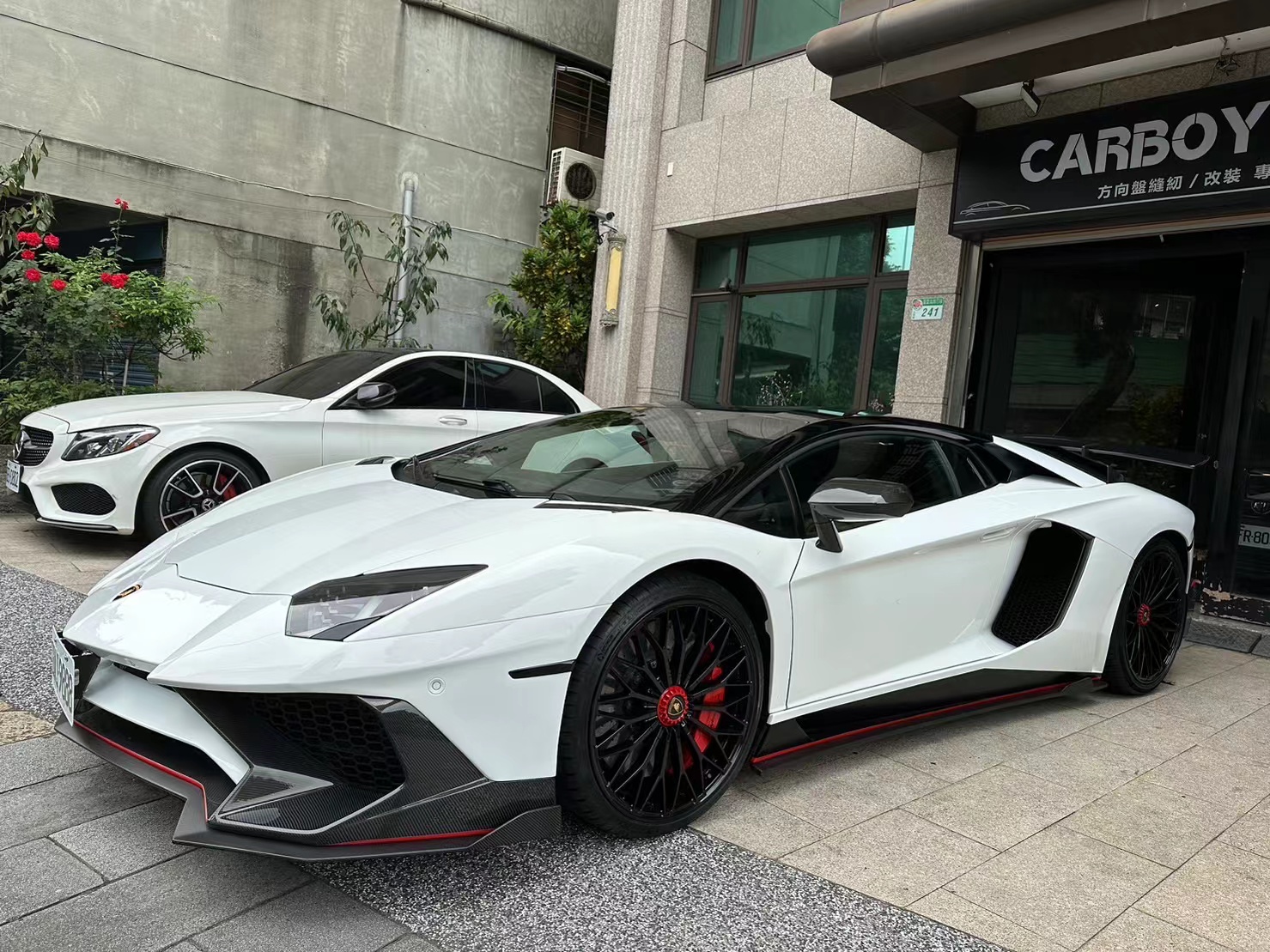 Lamborghini LP700 / LP720 / LP750 LB Style Carbon Fiber Parts - styling view