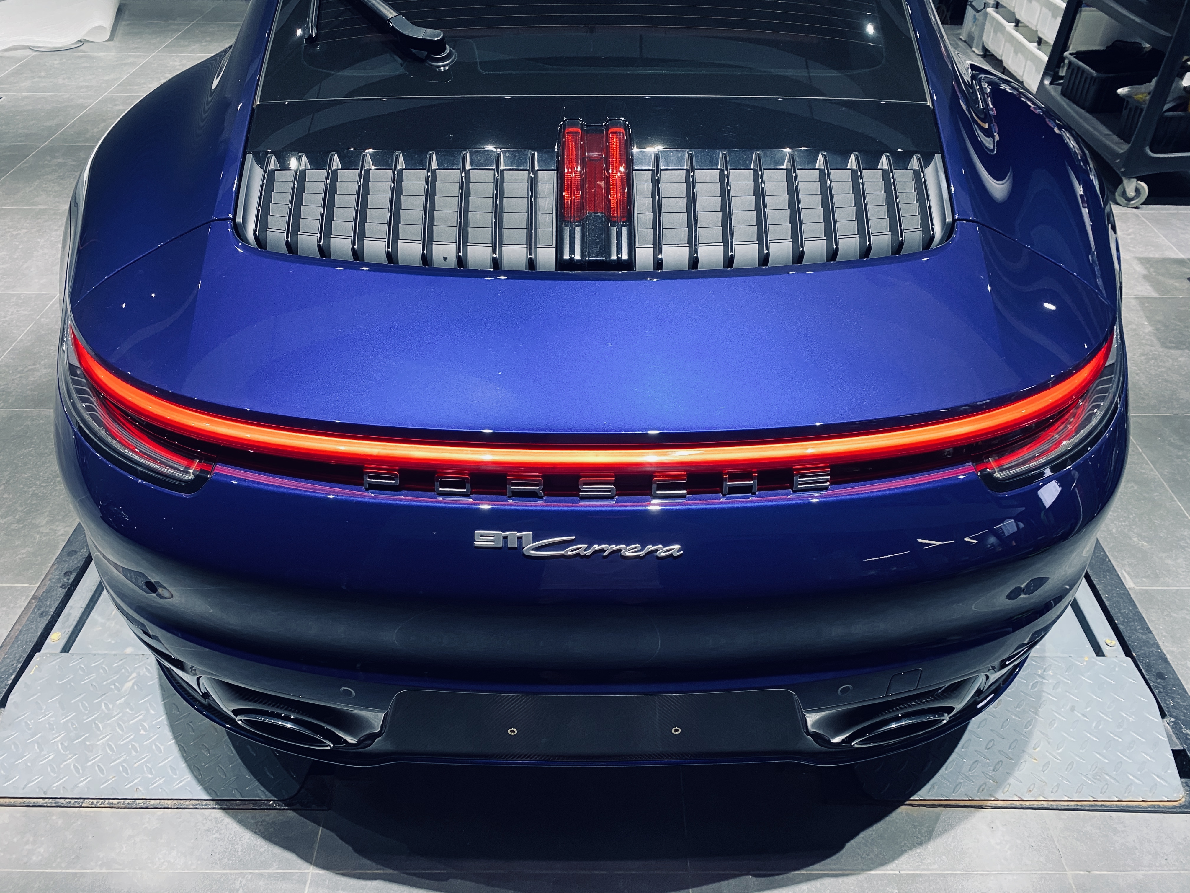 Porsche 911 992 SD Style Dry Carbon Rear Lip - styling view